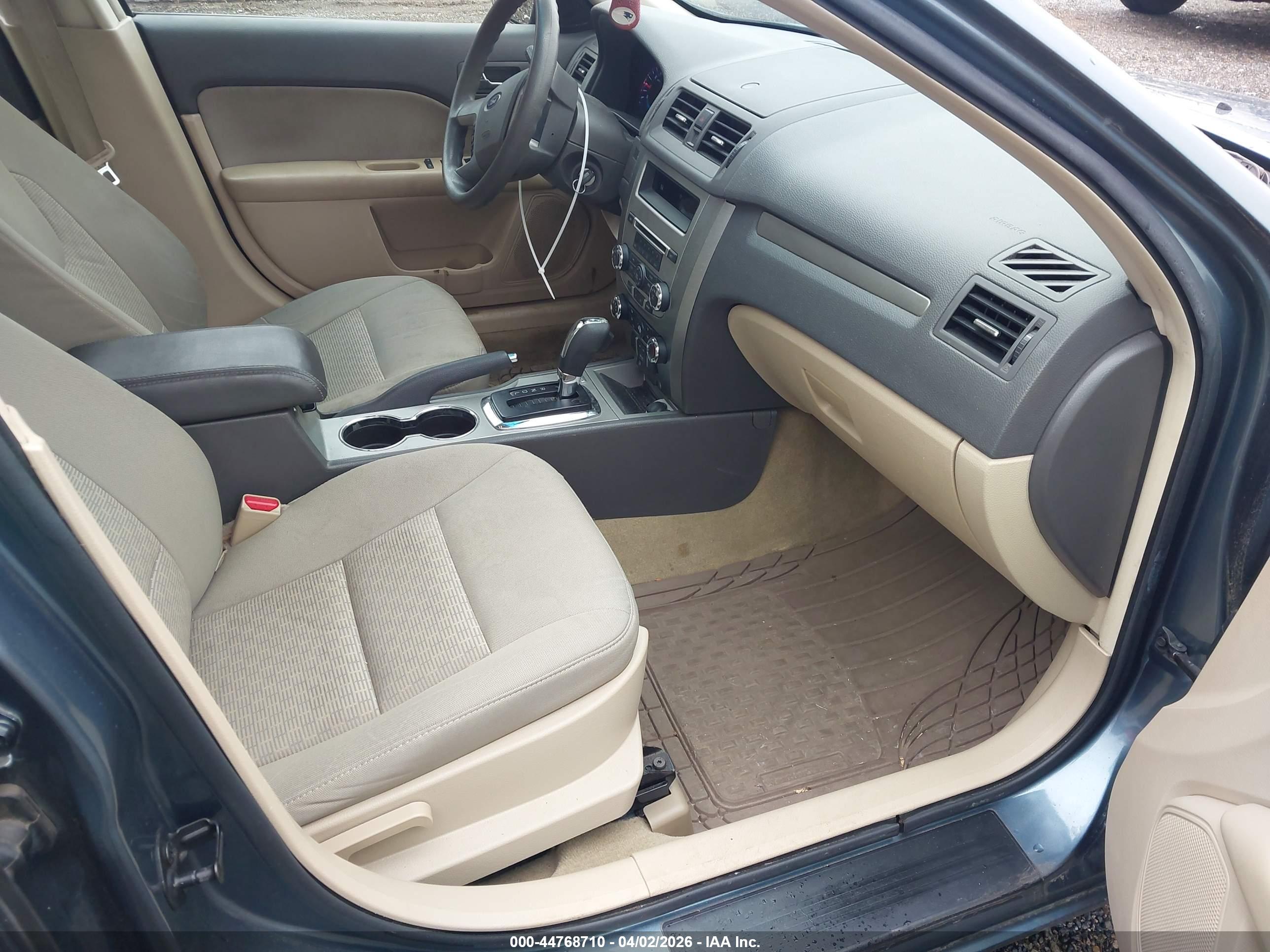FORD FUSION image 5