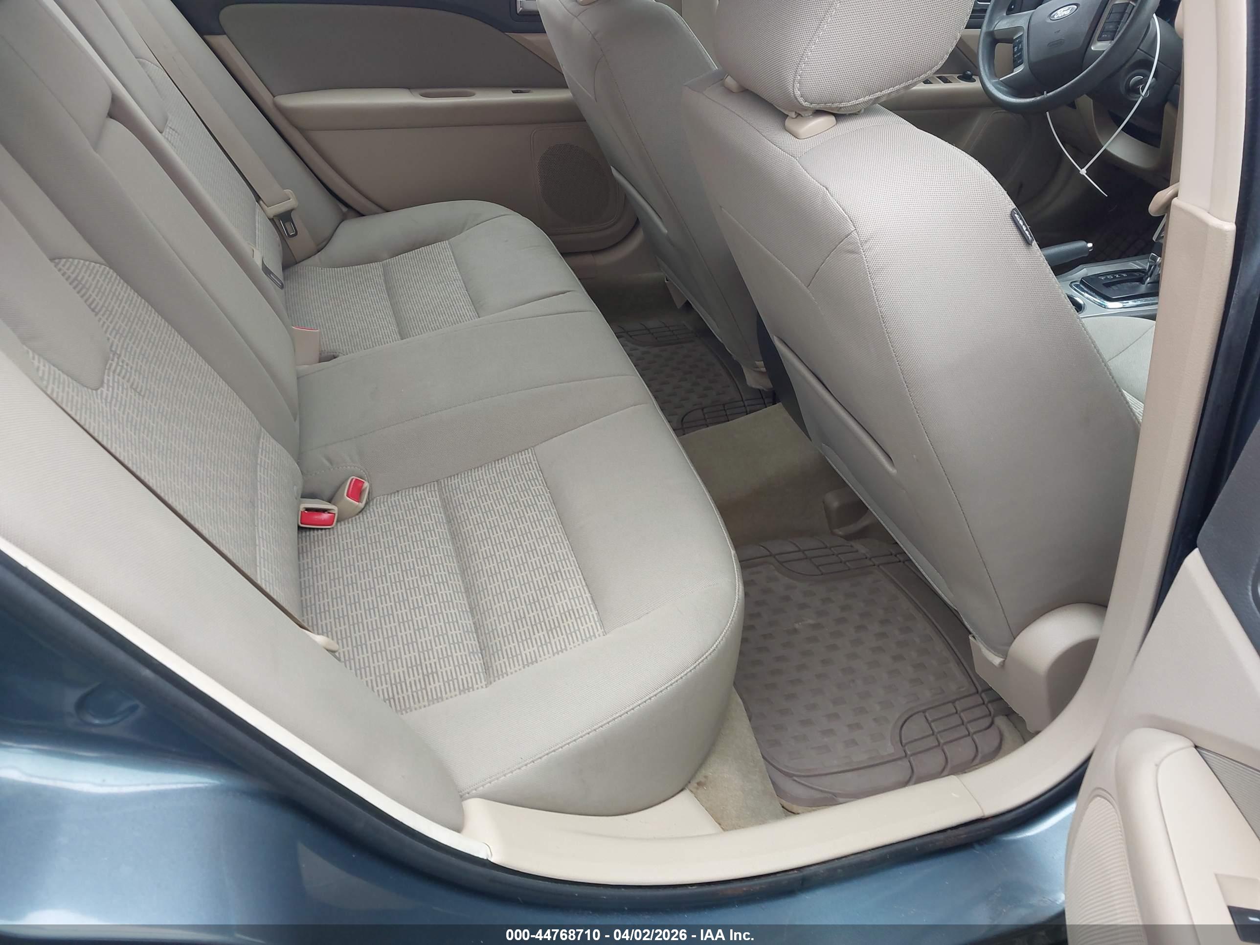 FORD FUSION image 8