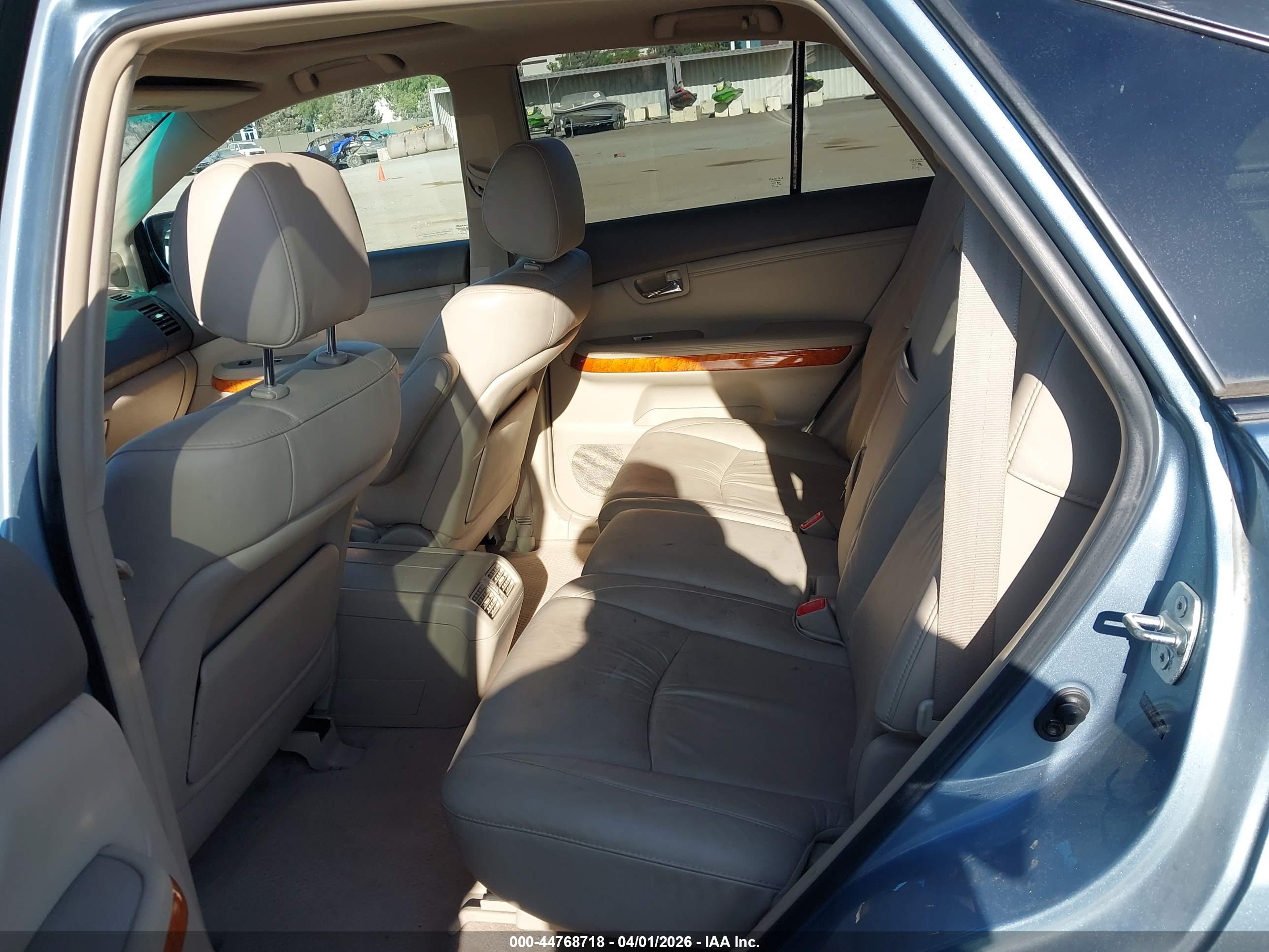 LEXUS RX image 8