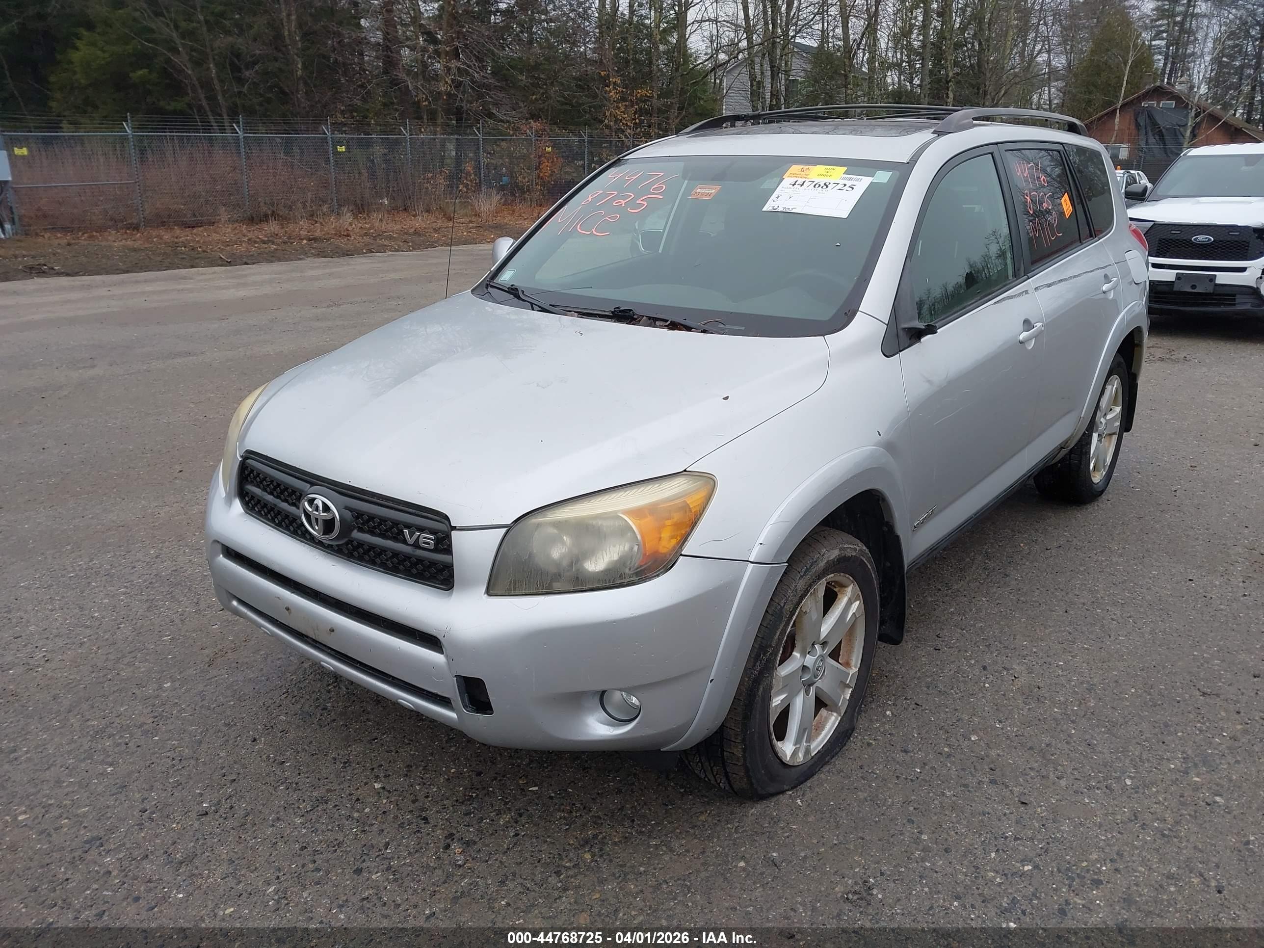 TOYOTA RAV4 image 2