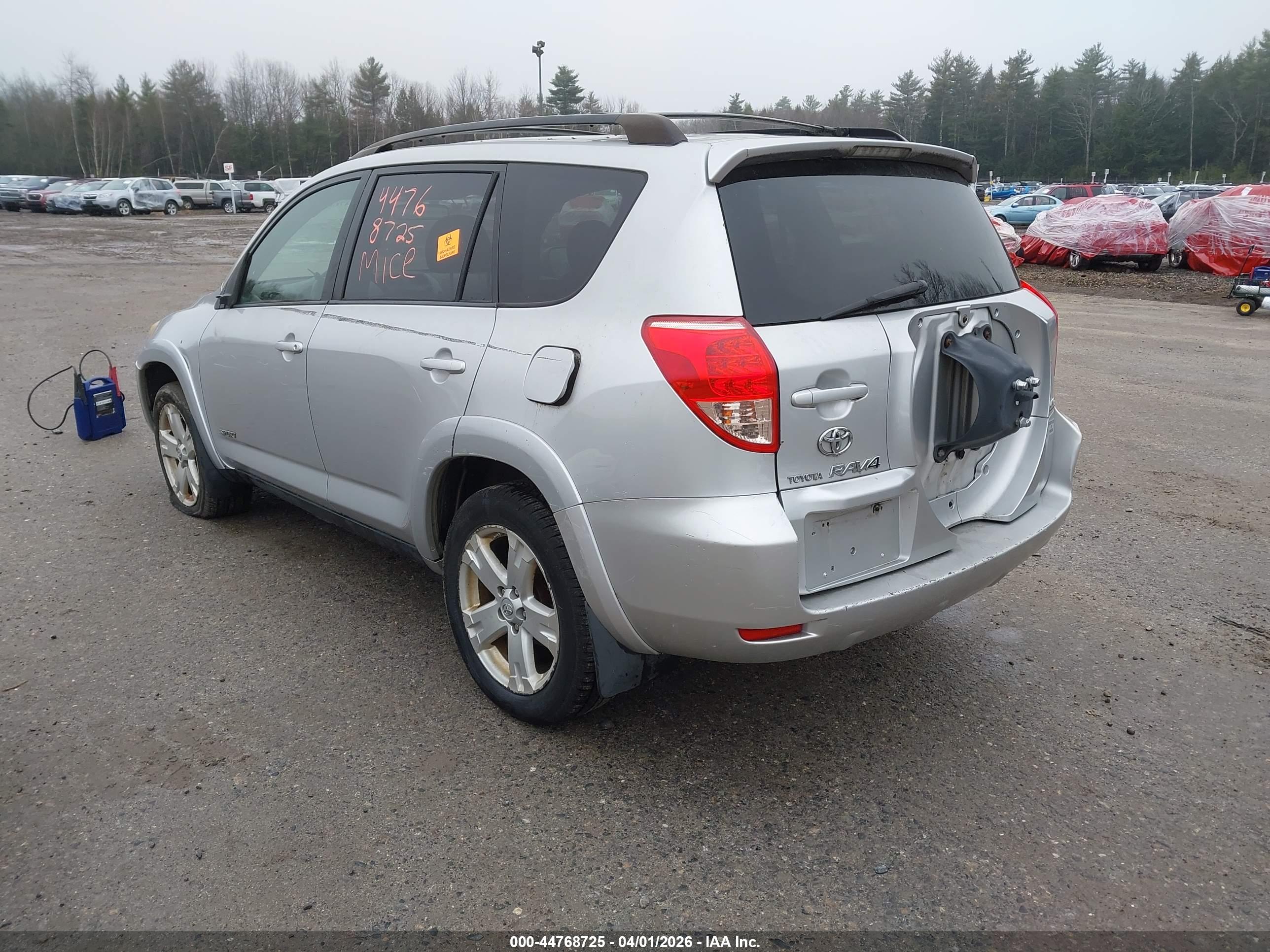 TOYOTA RAV4 image 3