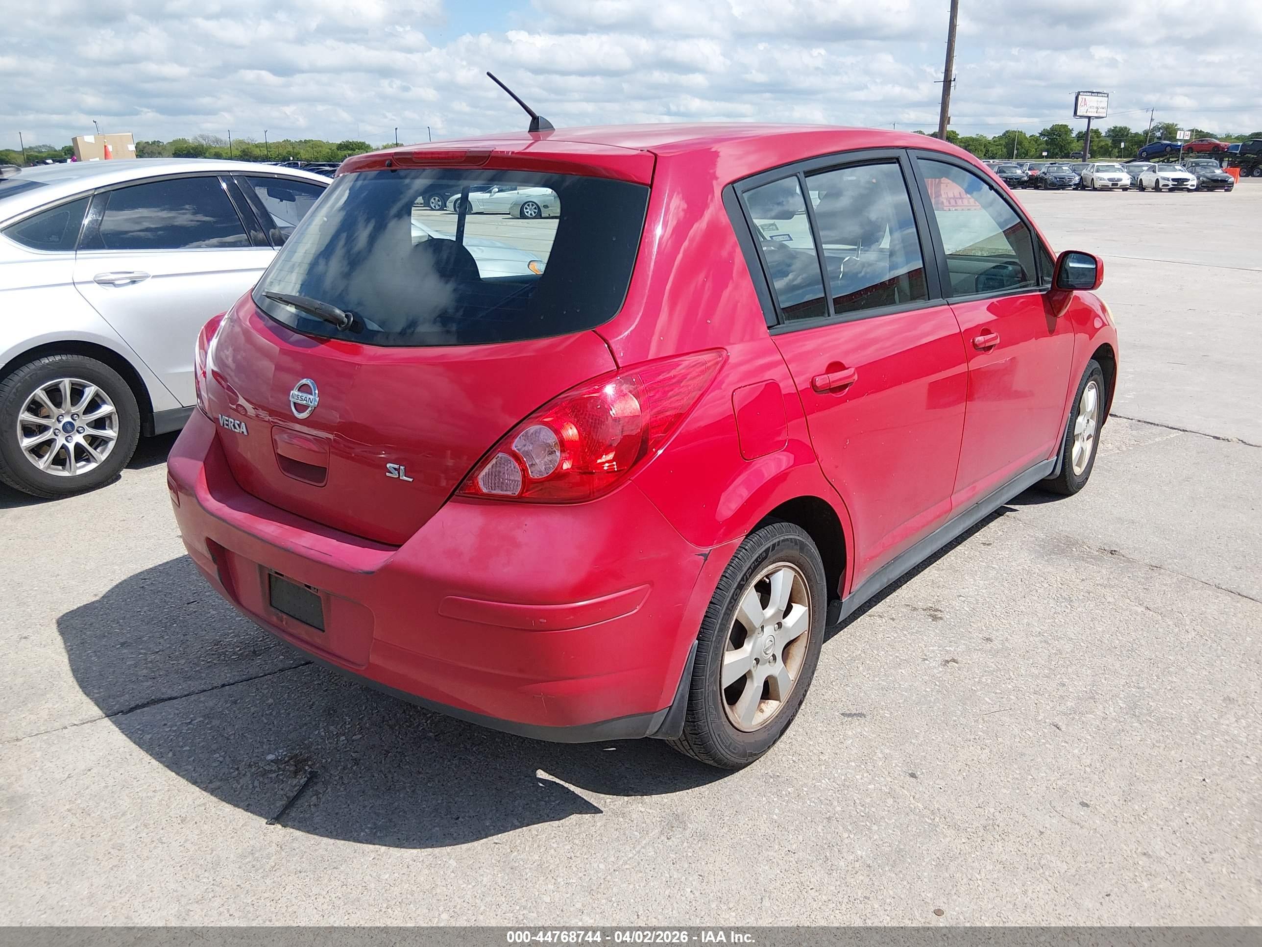NISSAN VERSA image 4