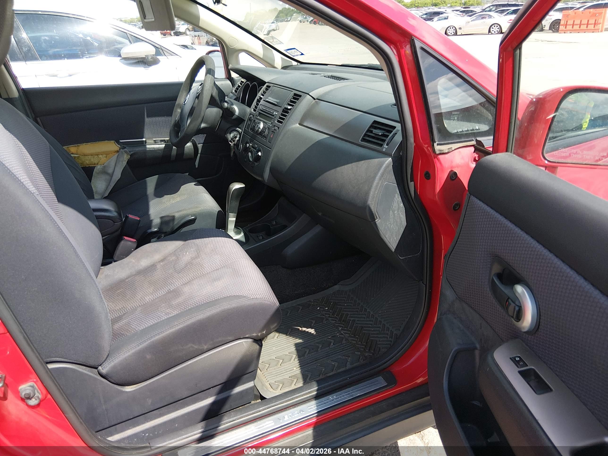NISSAN VERSA image 5