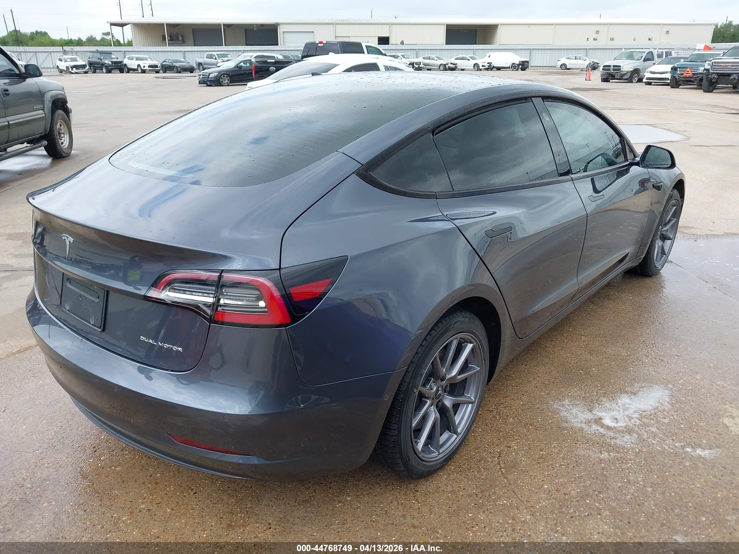 TESLA MODEL image 4