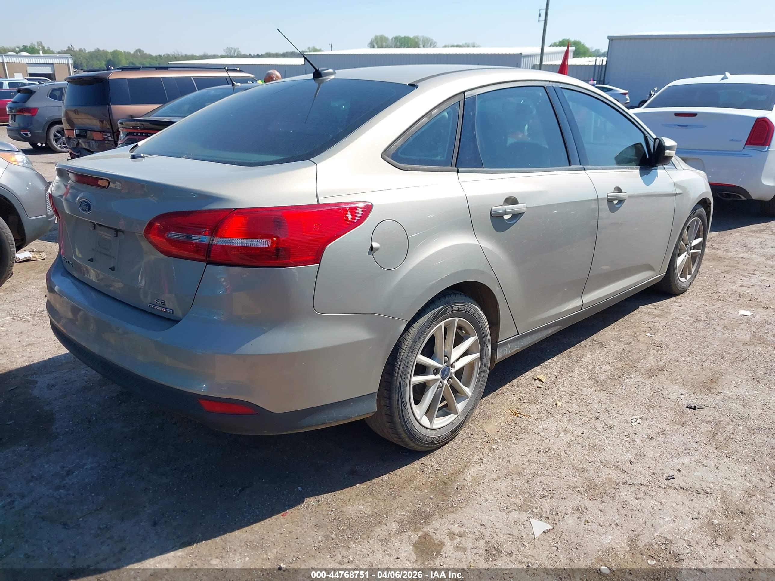 FORD FOCUS image 4