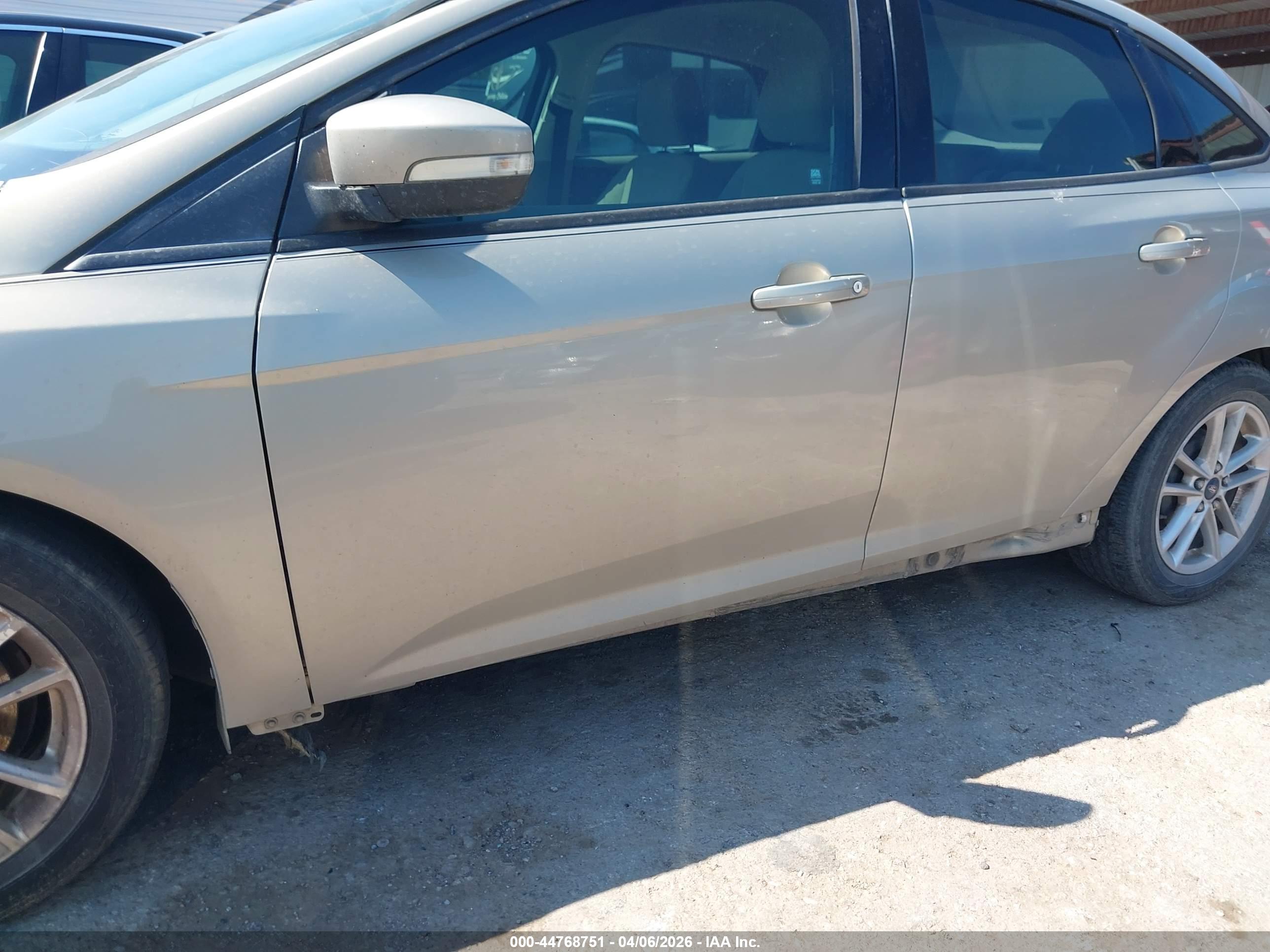 FORD FOCUS image 6