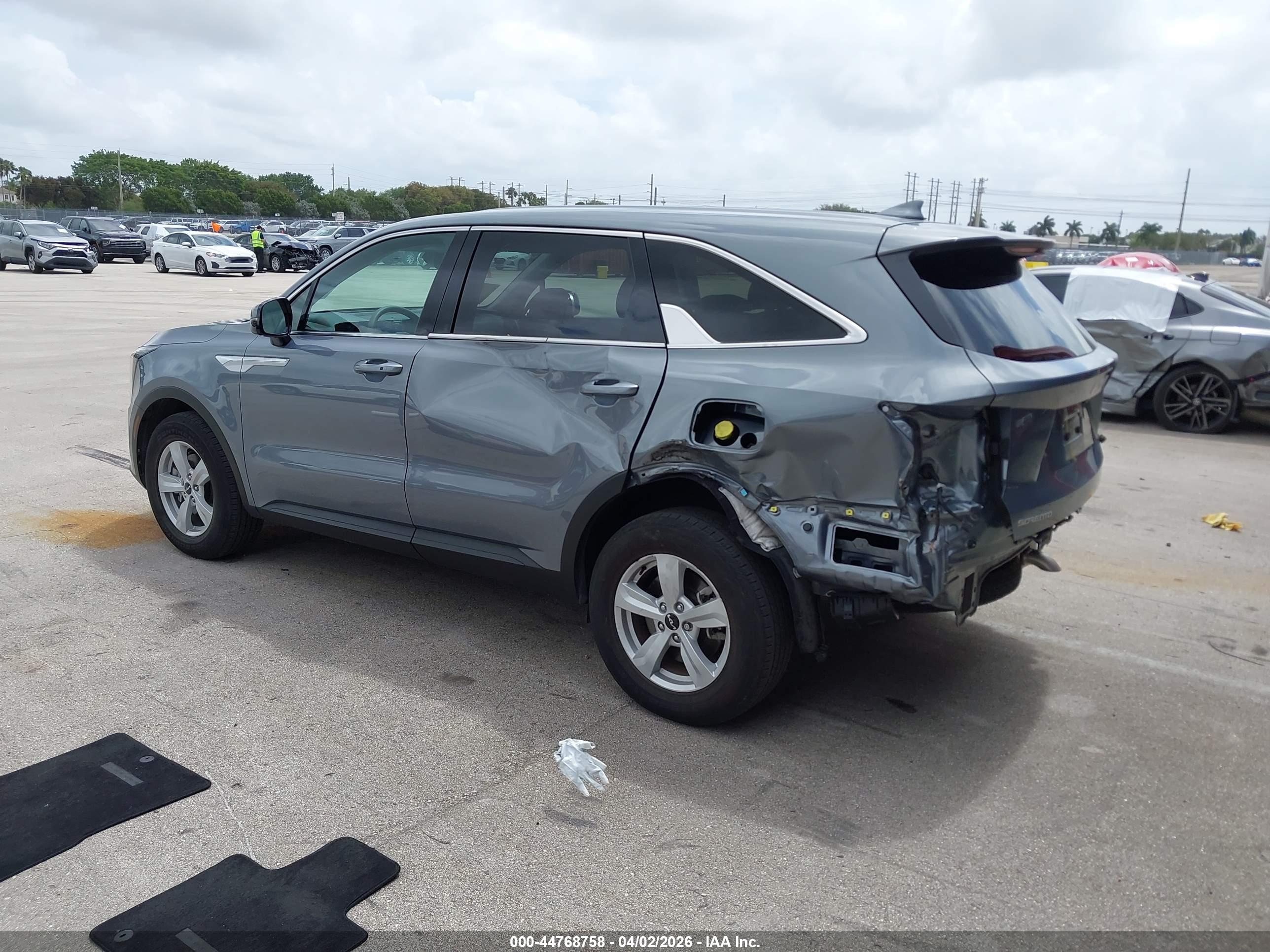 KIA SORENTO image 3