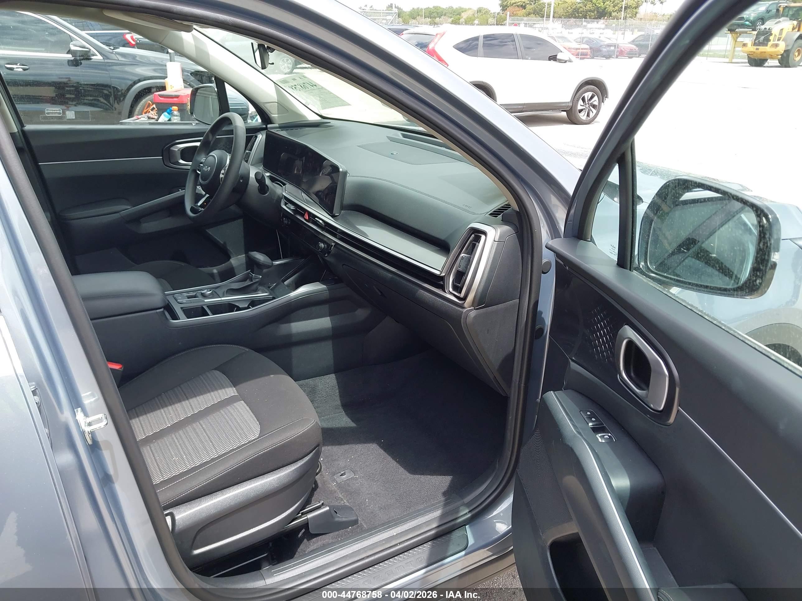 KIA SORENTO image 5
