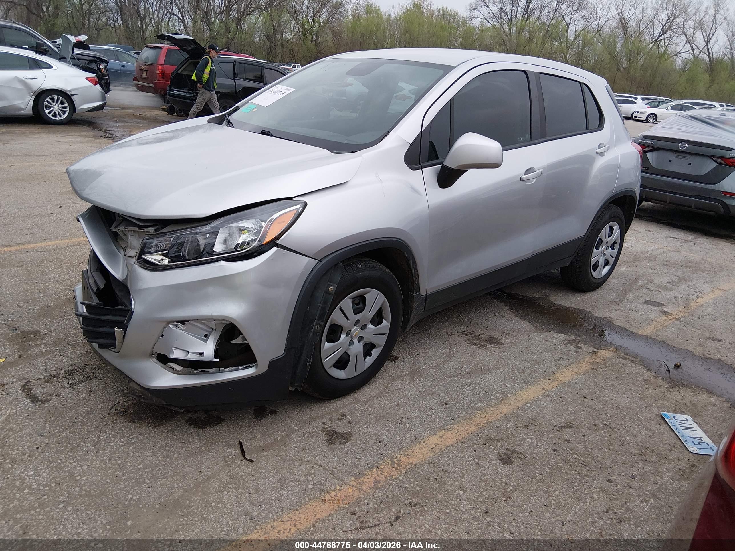 CHEVROLET TRAX image 2