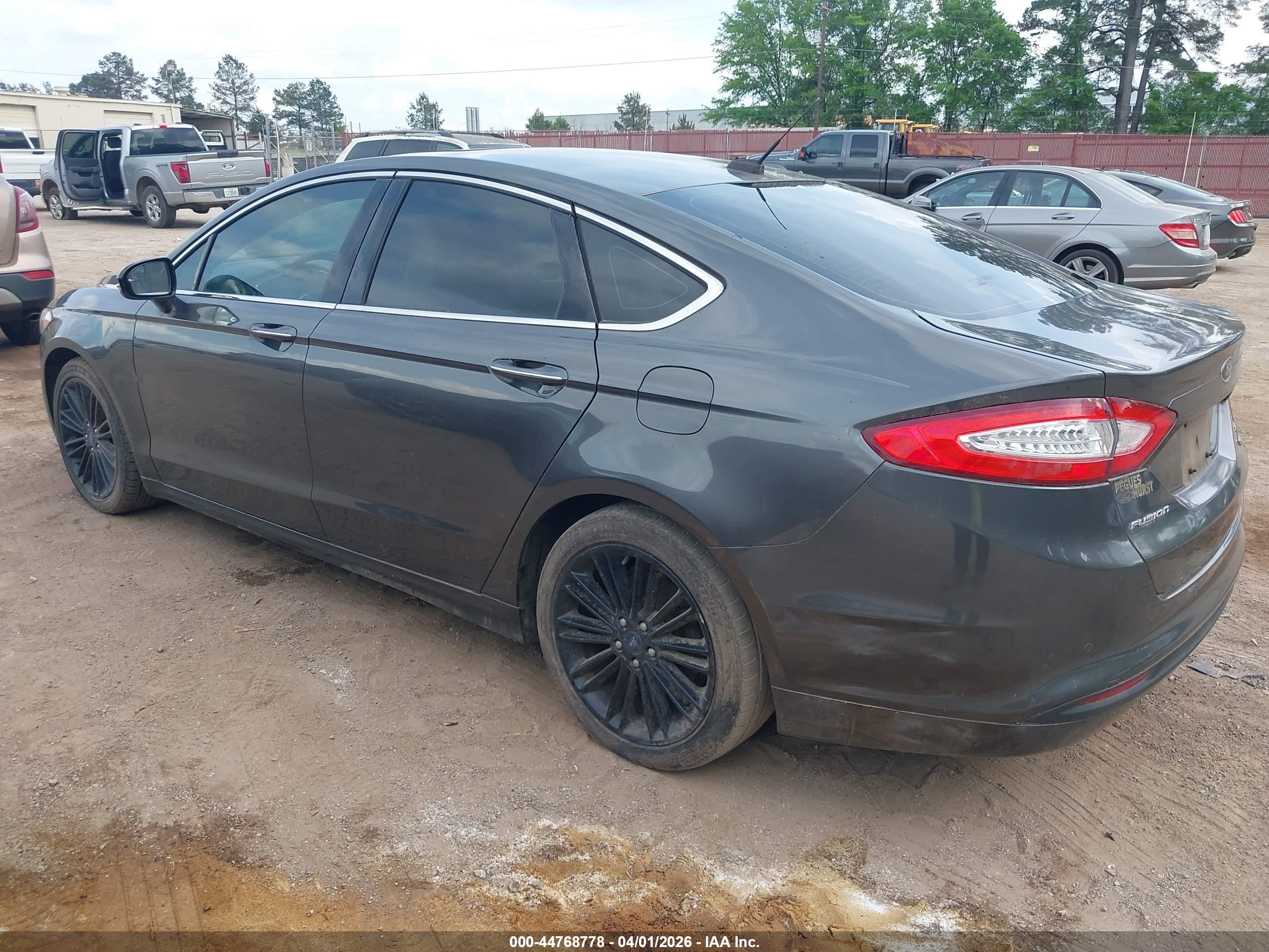 FORD FUSION image 3