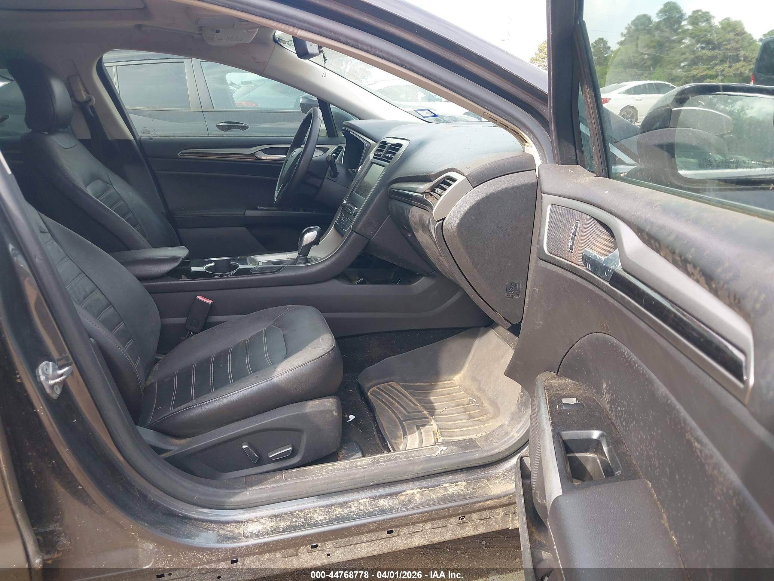 FORD FUSION image 5
