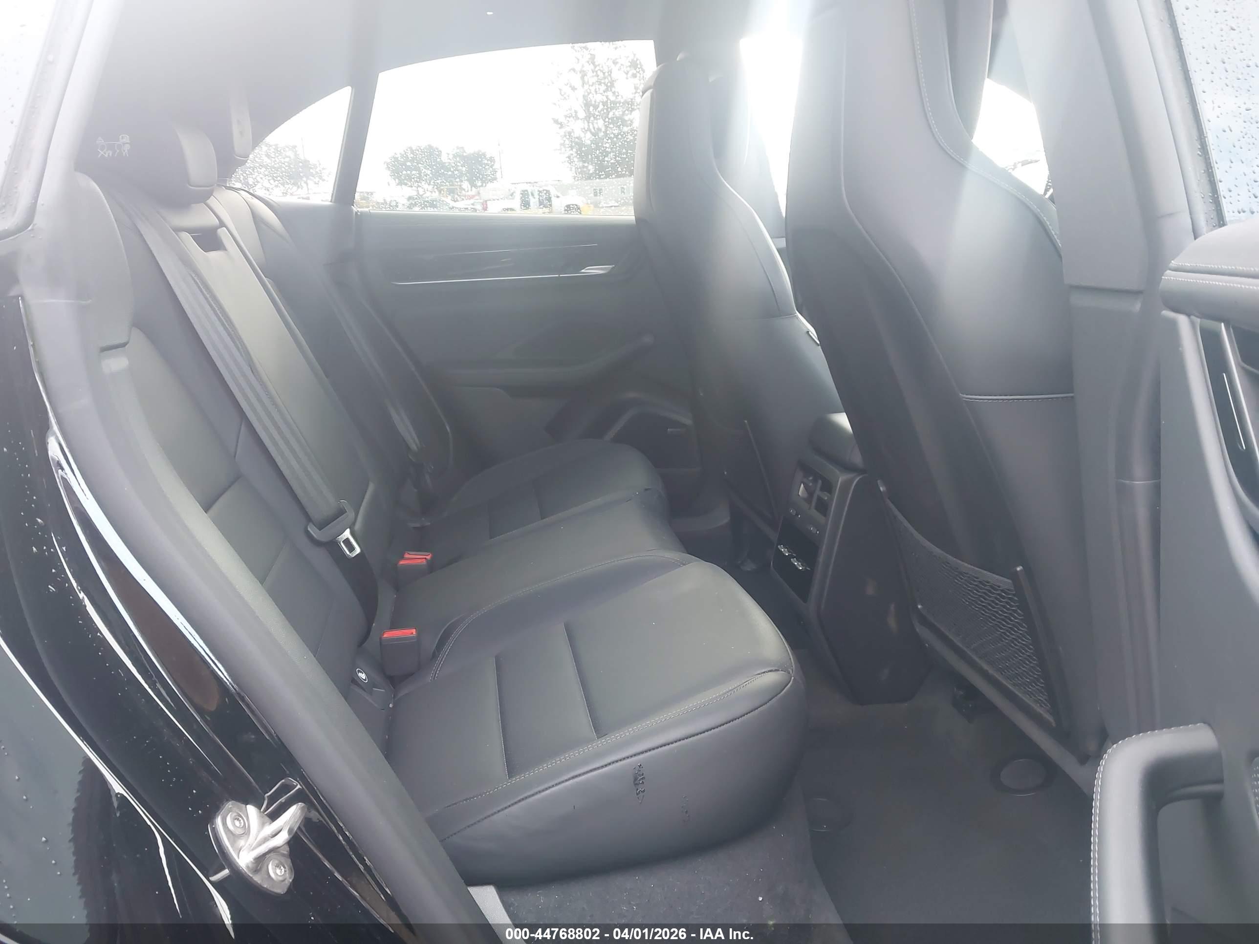 PORSCHE MACAN image 8