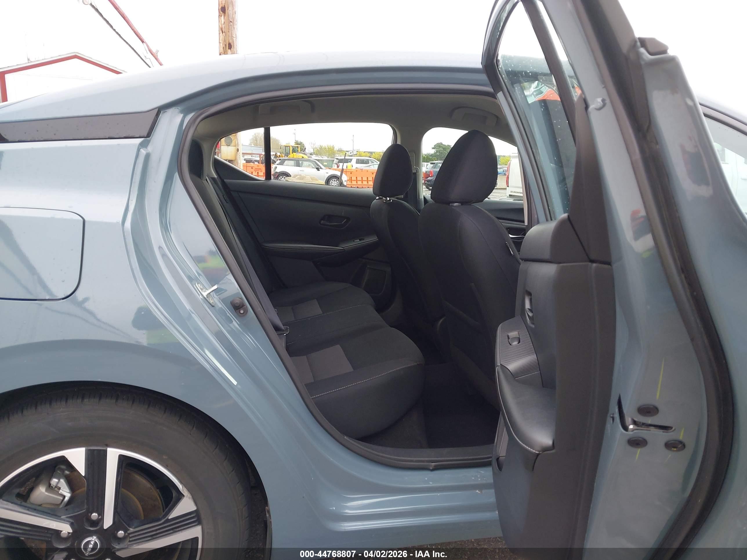 NISSAN SENTRA image 8