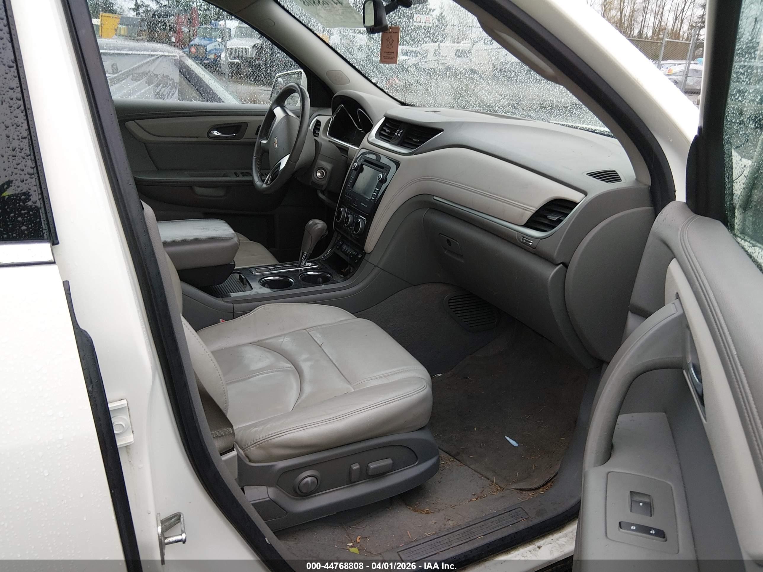 CHEVROLET TRAVERSE image 5