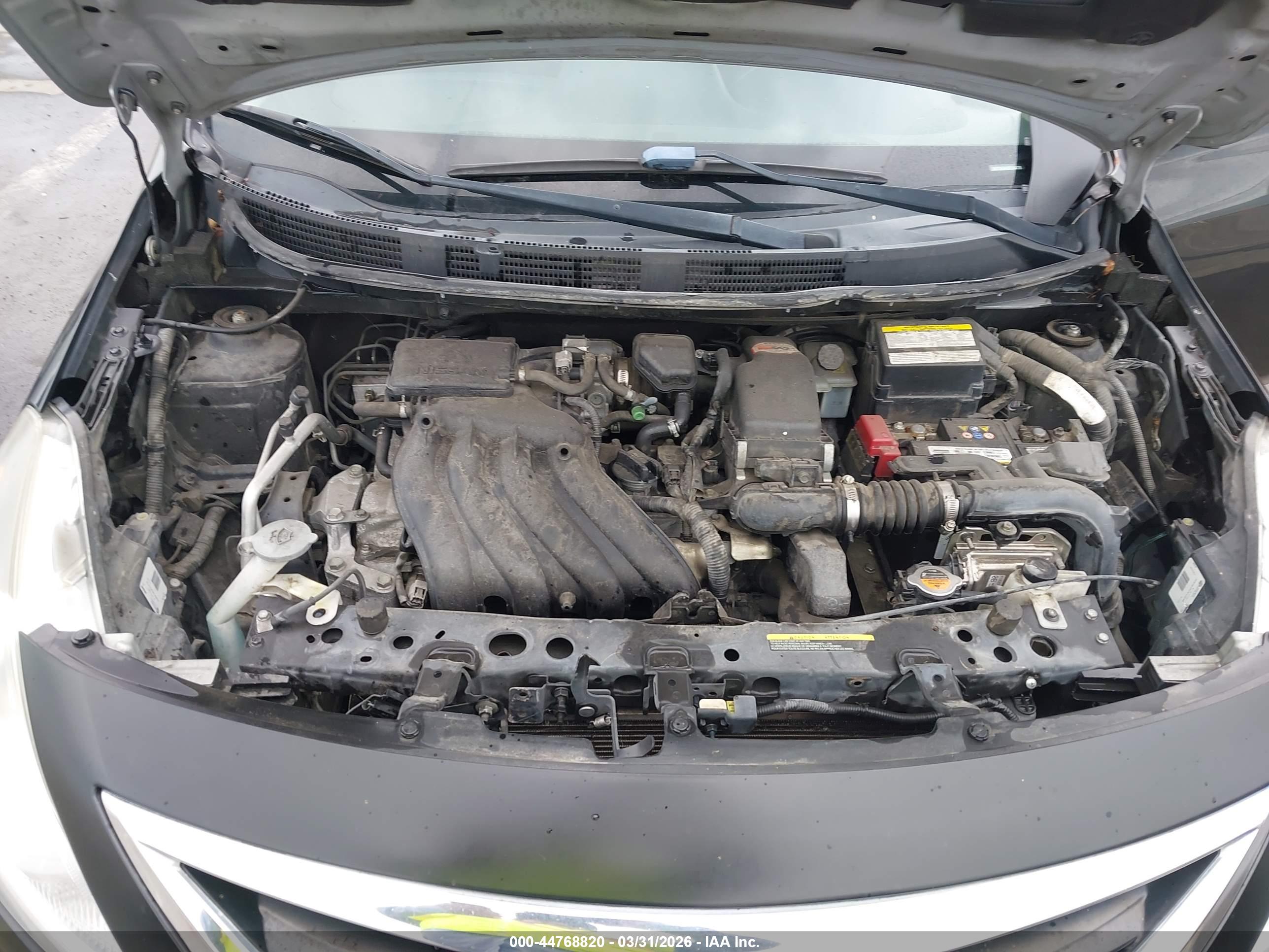 NISSAN VERSA image 10