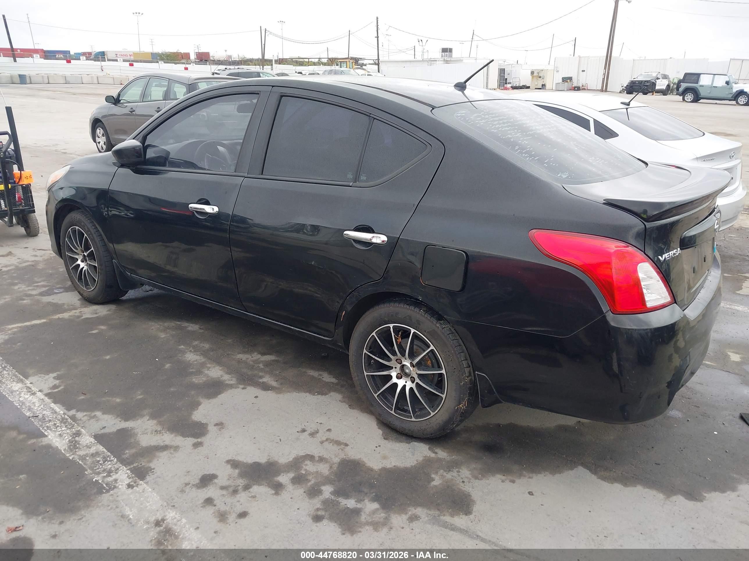 NISSAN VERSA image 3