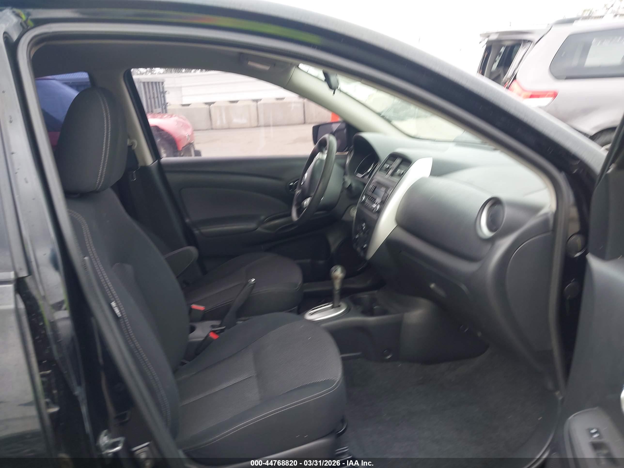 NISSAN VERSA image 5