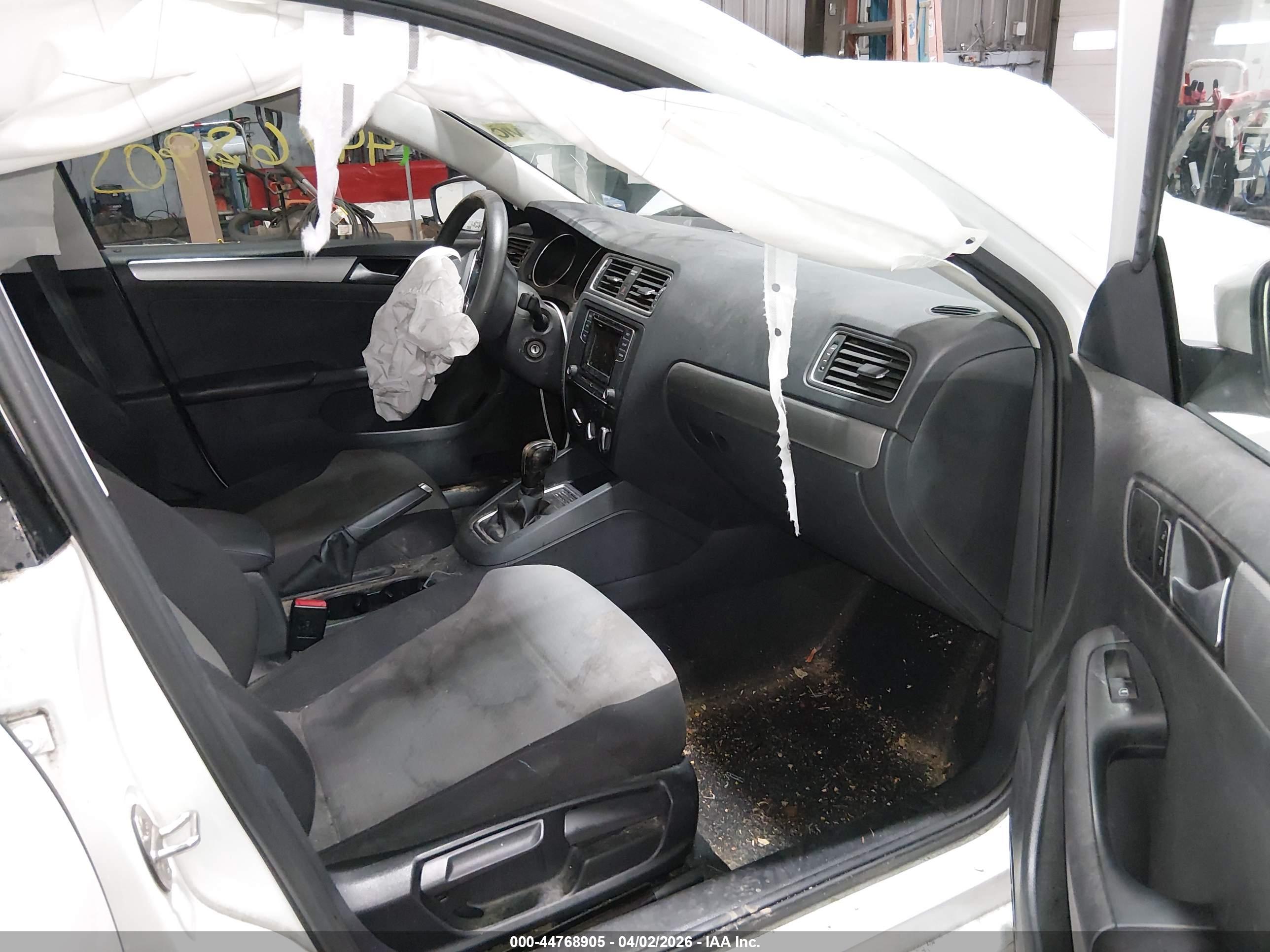 VOLKSWAGEN JETTA image 5