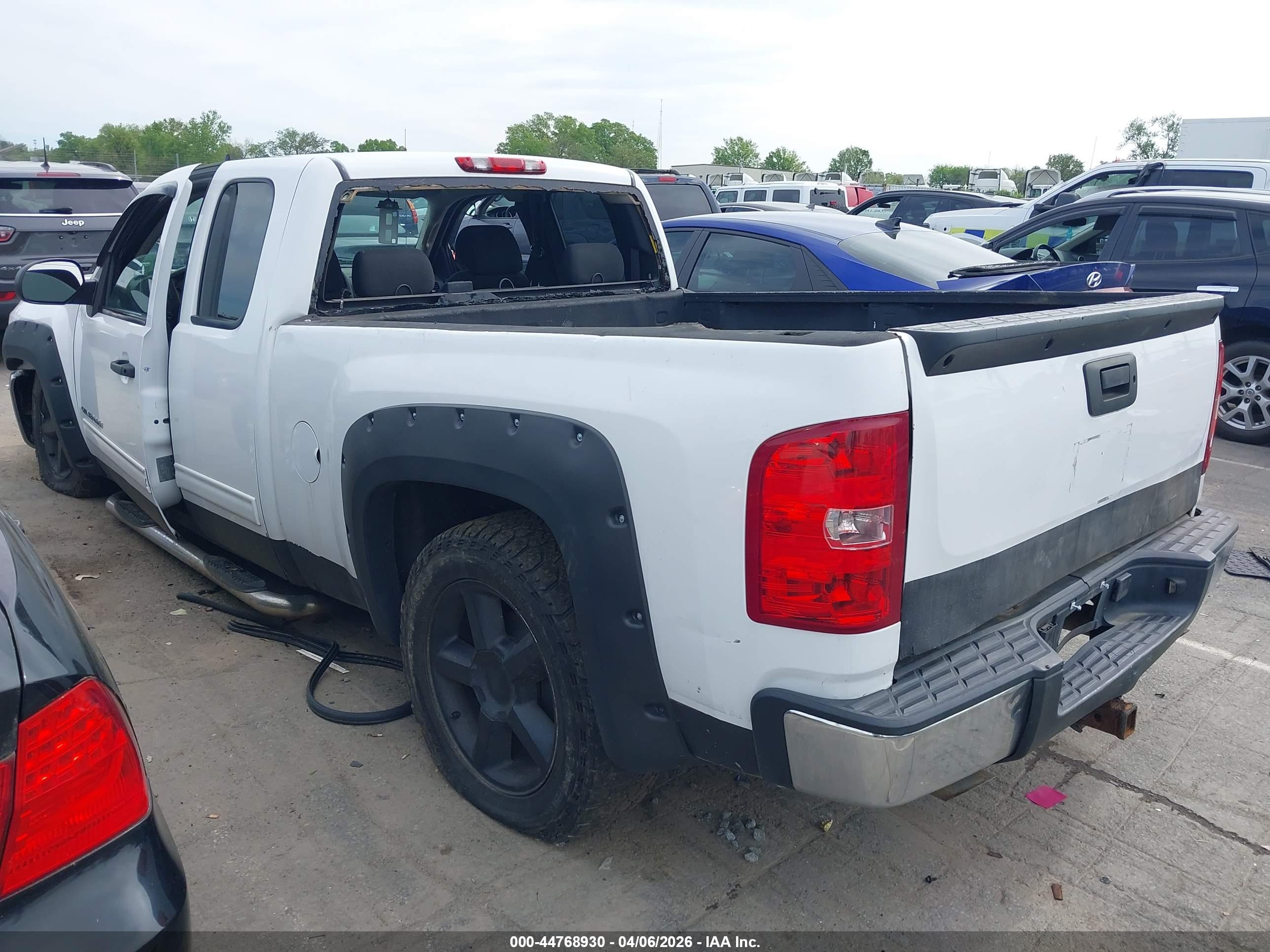 CHEVROLET SILVERADO image 3