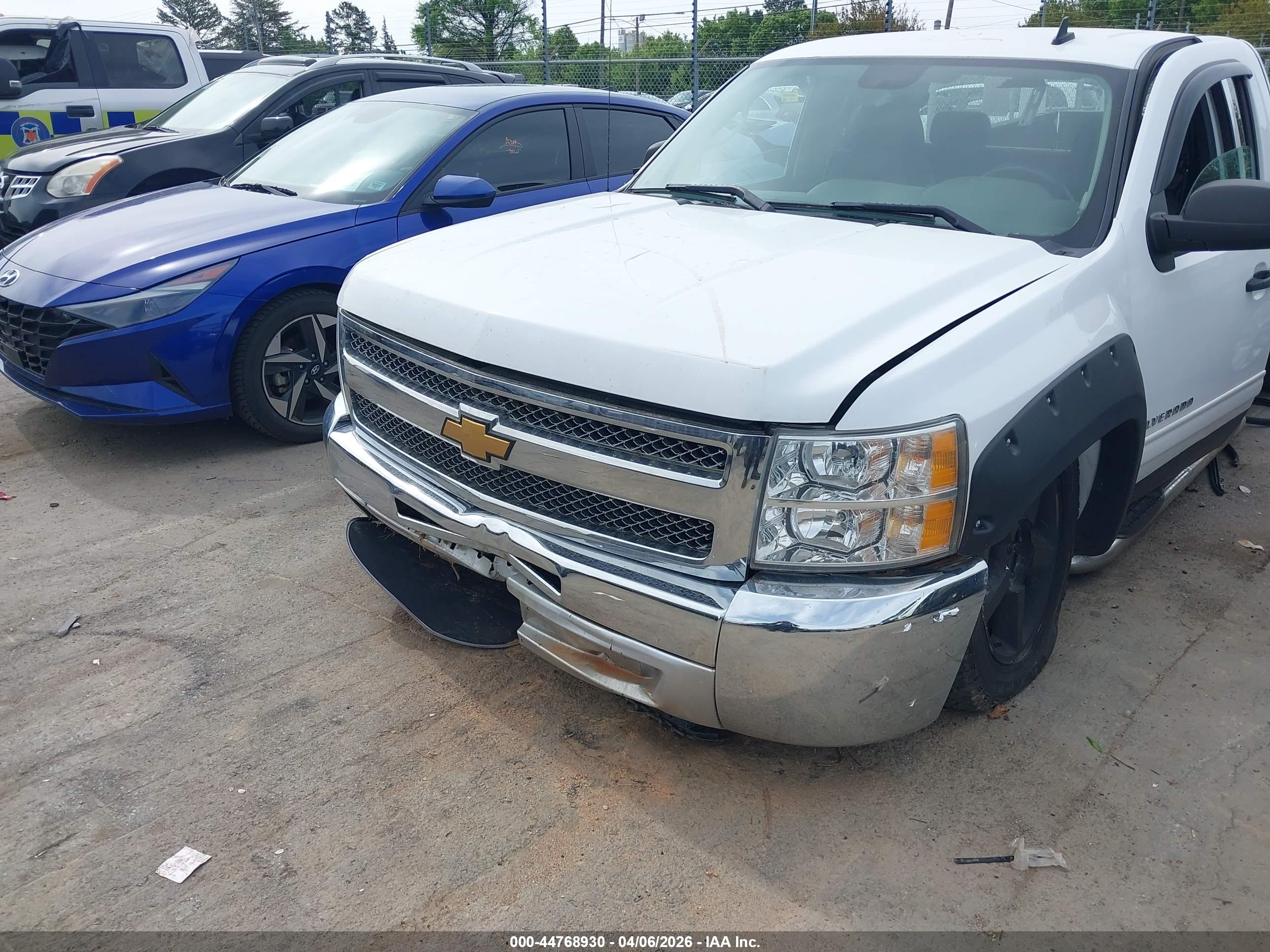 CHEVROLET SILVERADO image 6
