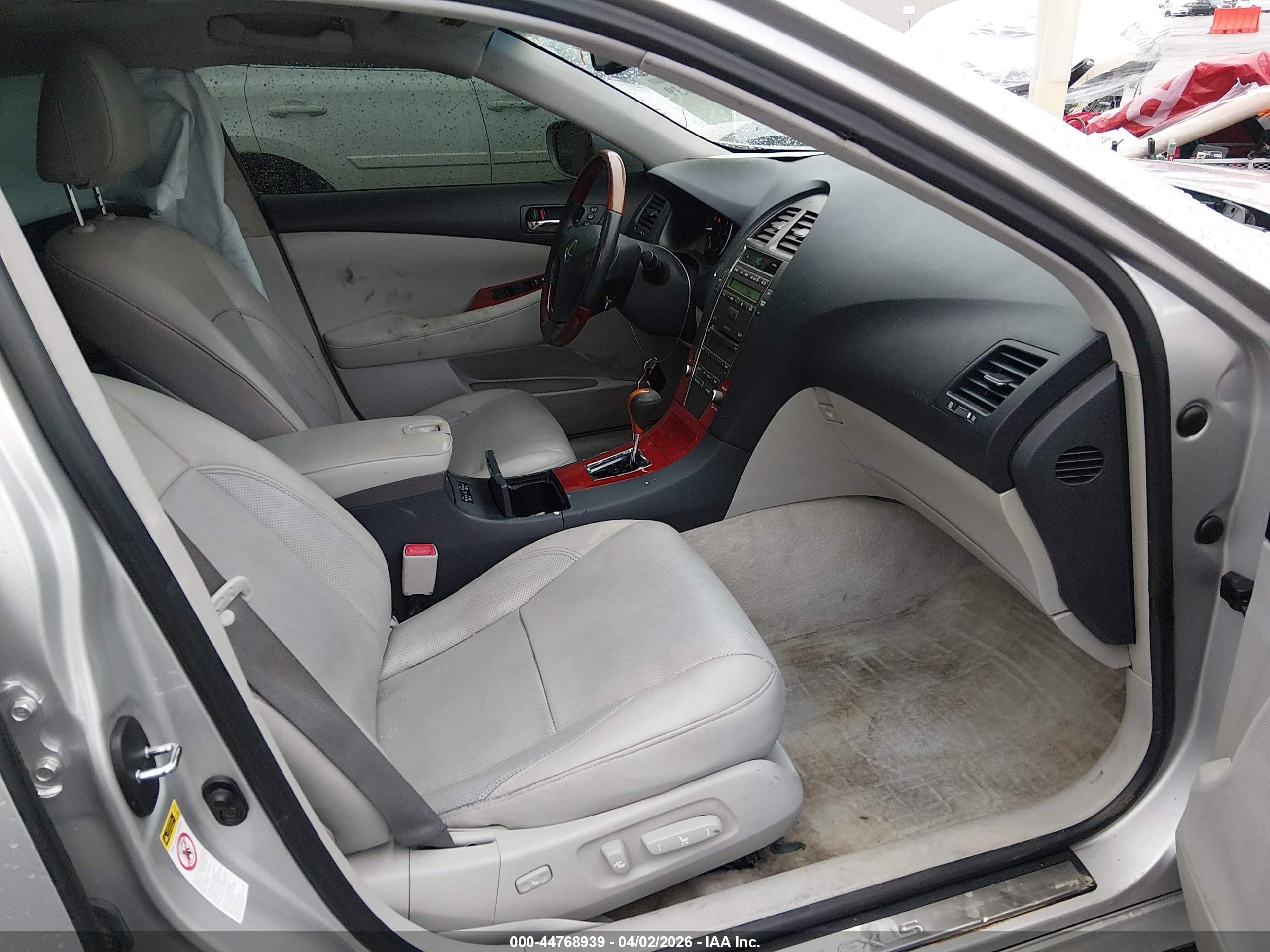 LEXUS ES image 5
