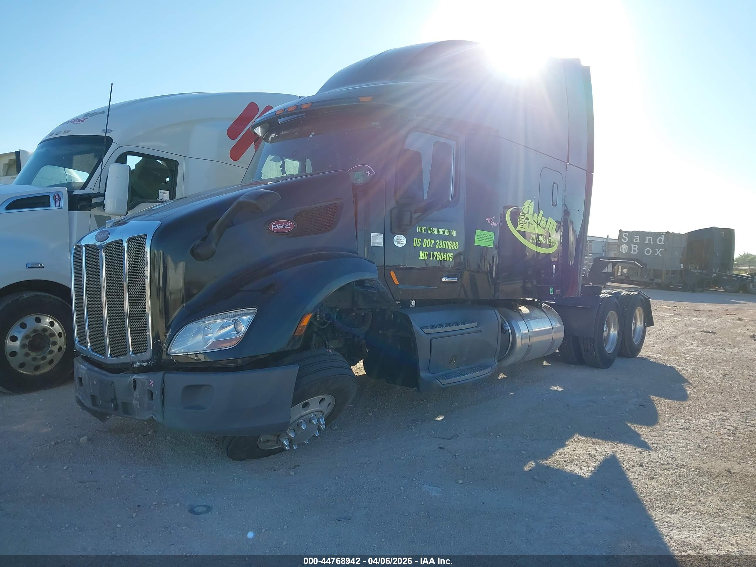 PETERBILT 579 image 2