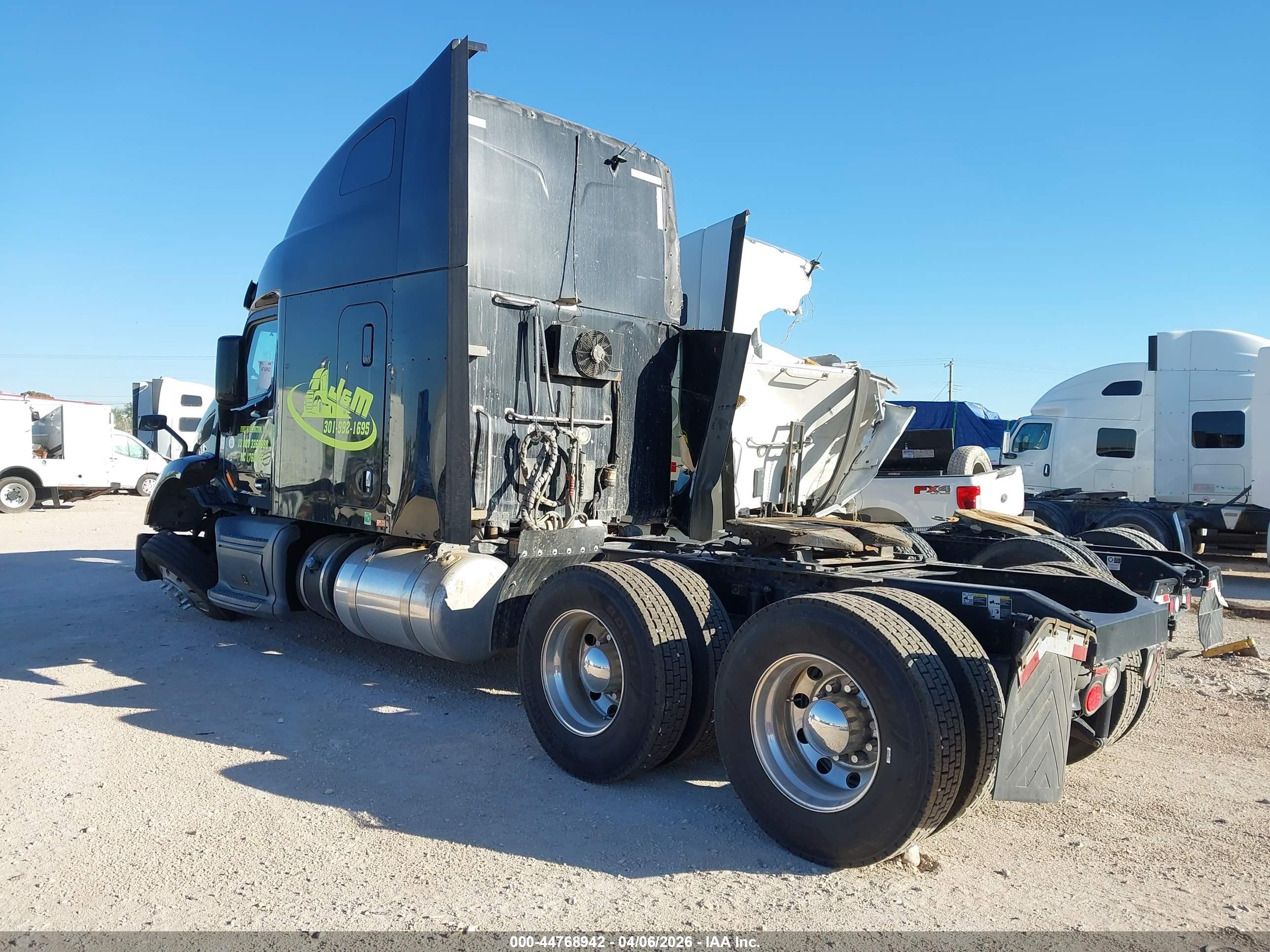 PETERBILT 579 image 3