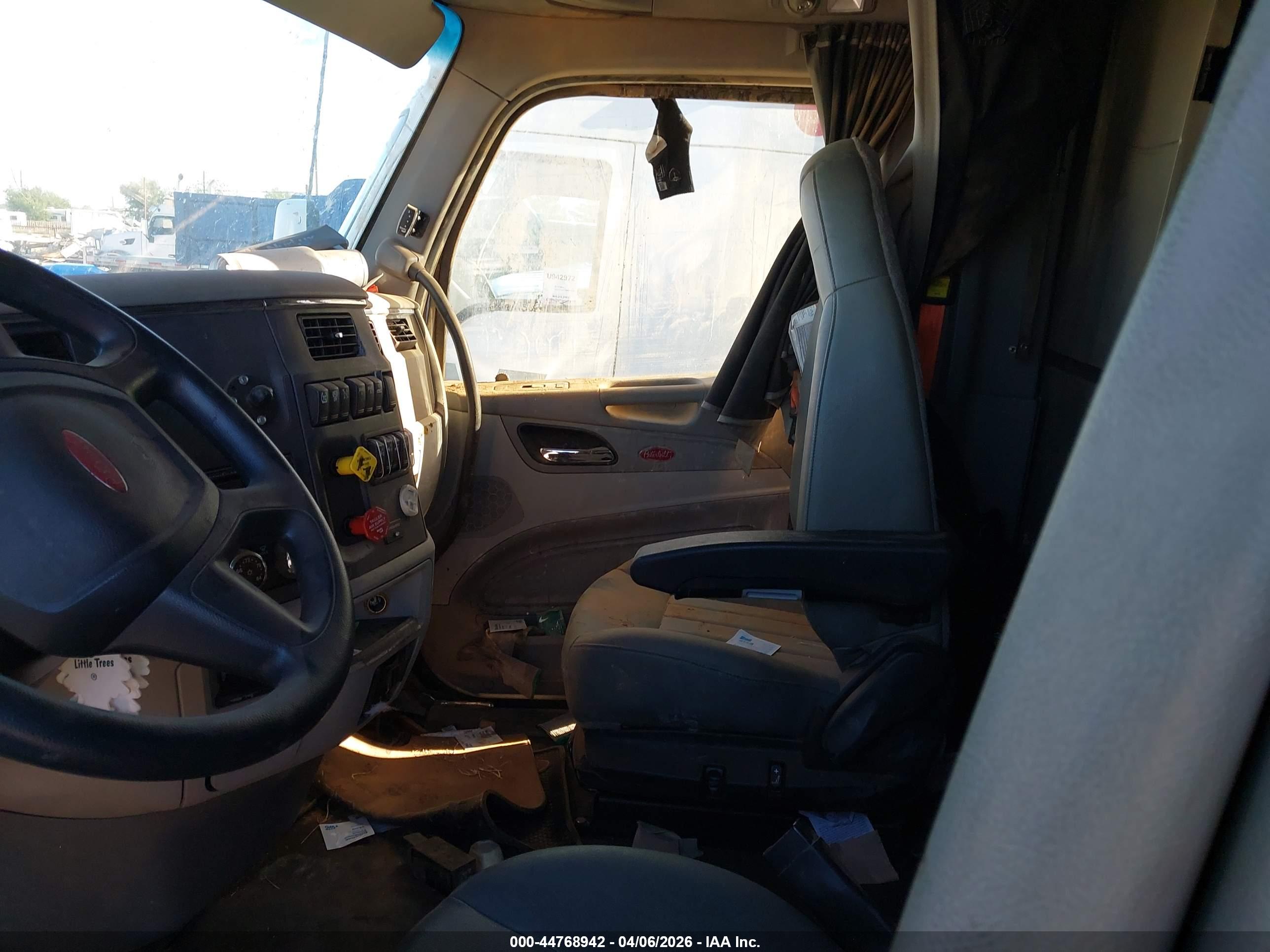 PETERBILT 579 image 7