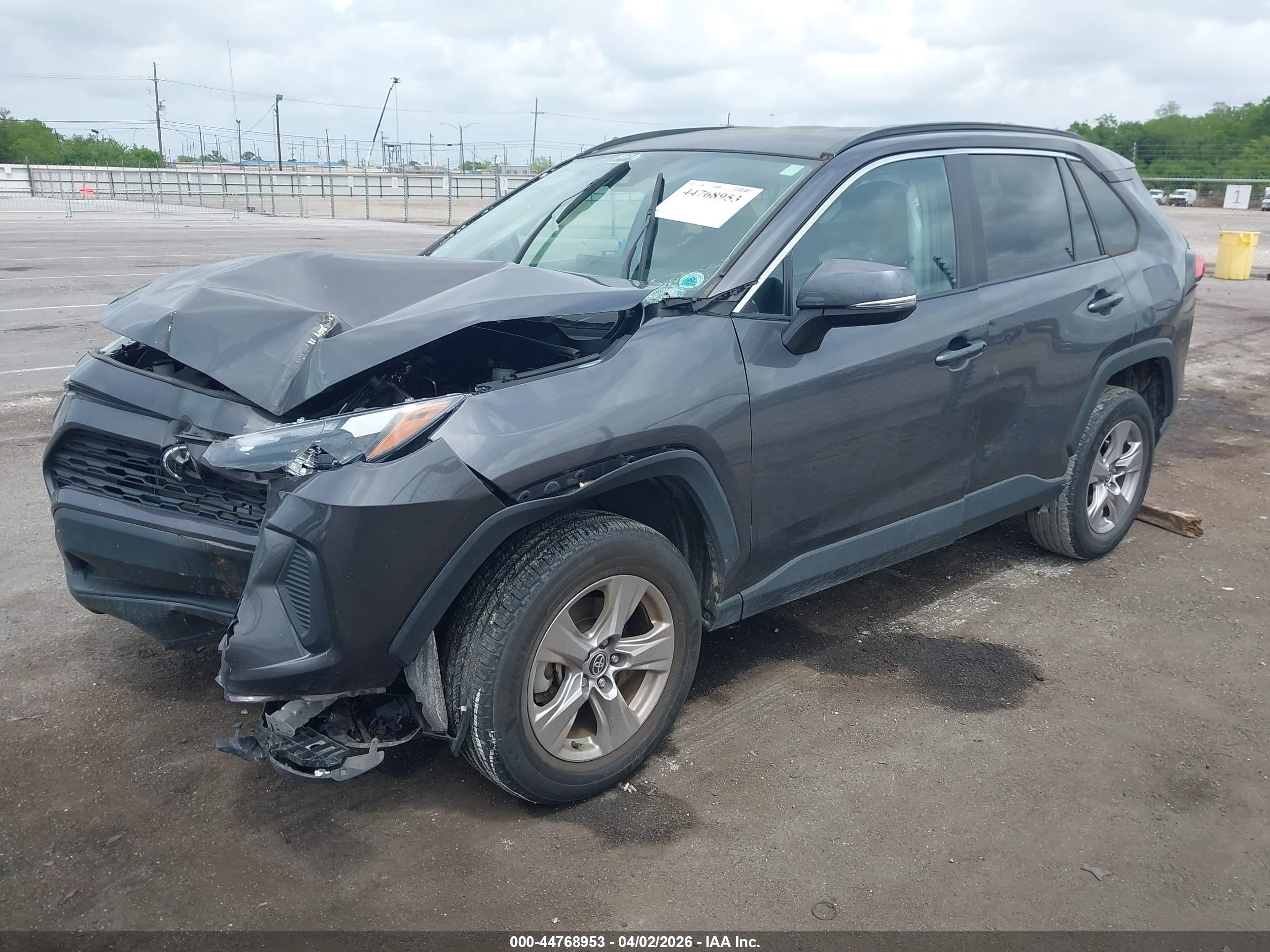 TOYOTA RAV4 image 2
