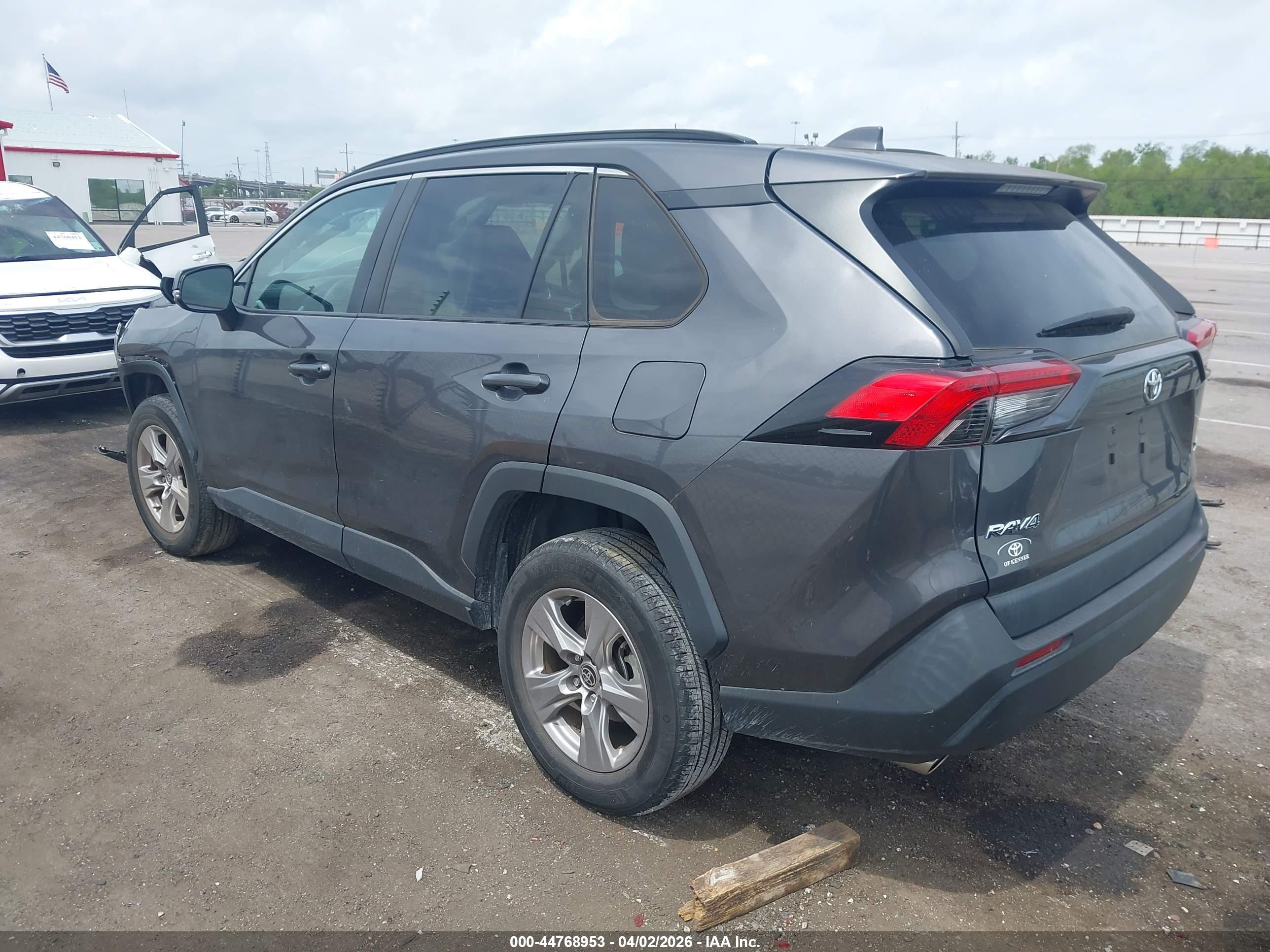 TOYOTA RAV4 image 3