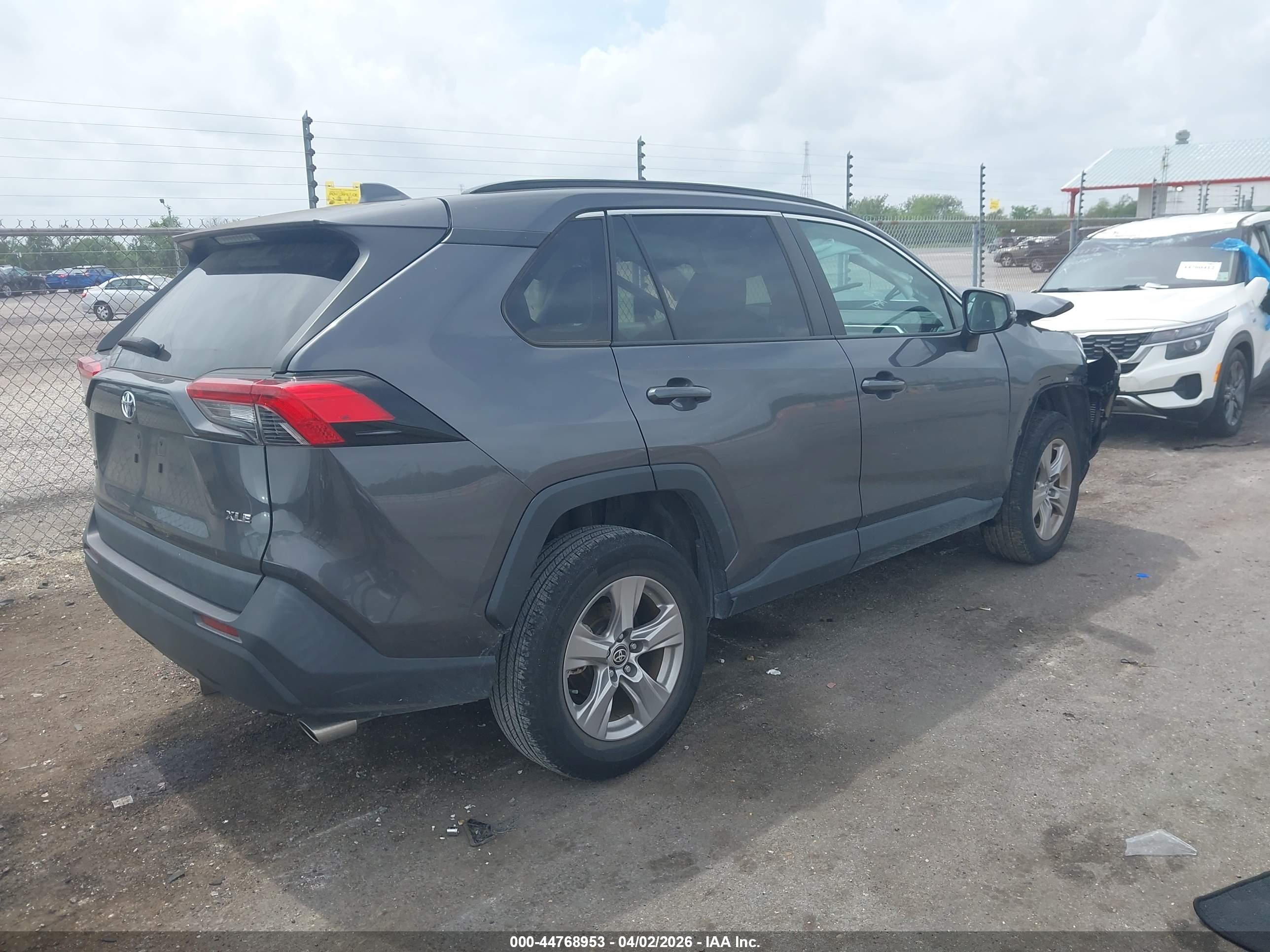 TOYOTA RAV4 image 4