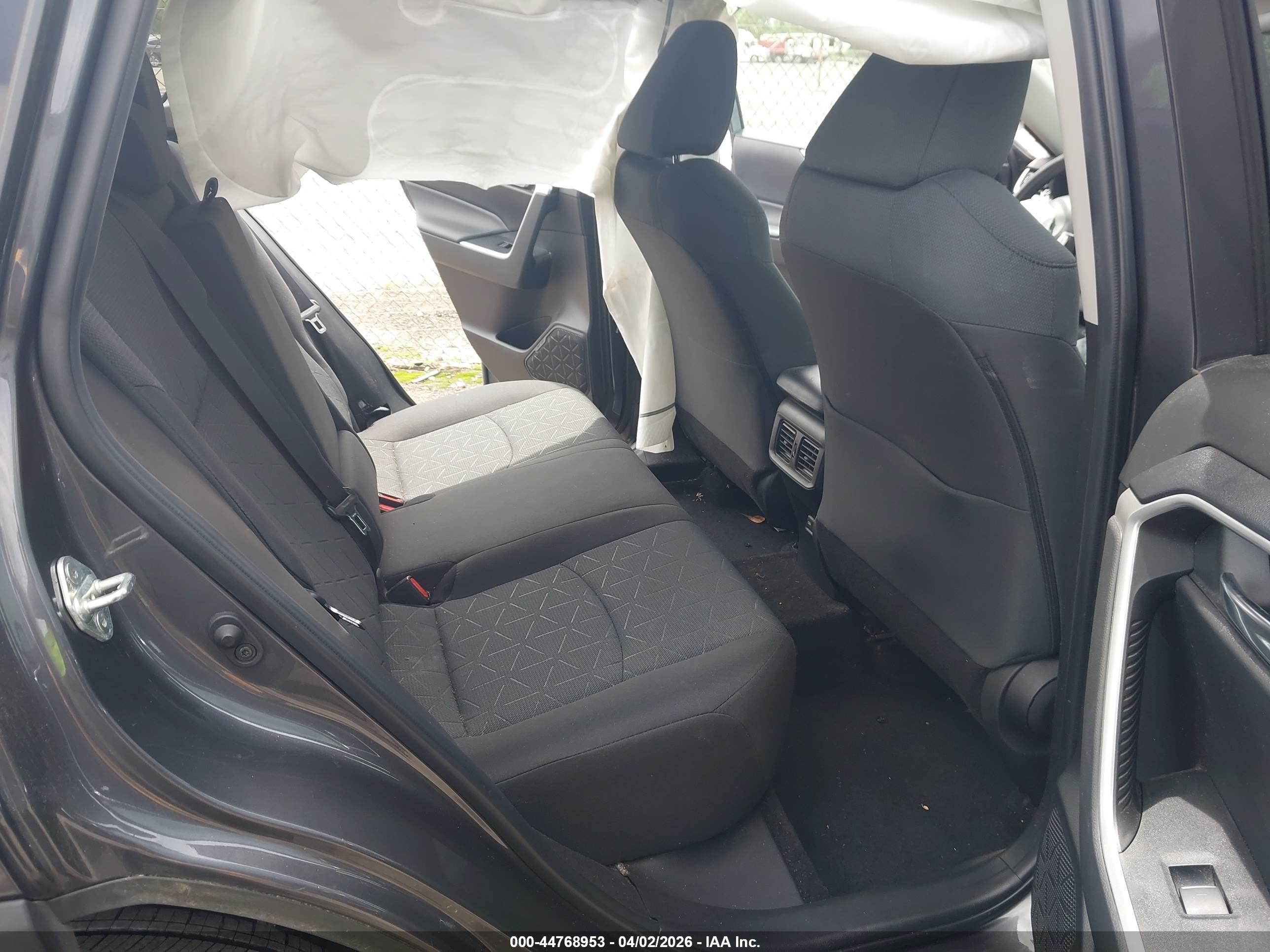 TOYOTA RAV4 image 8