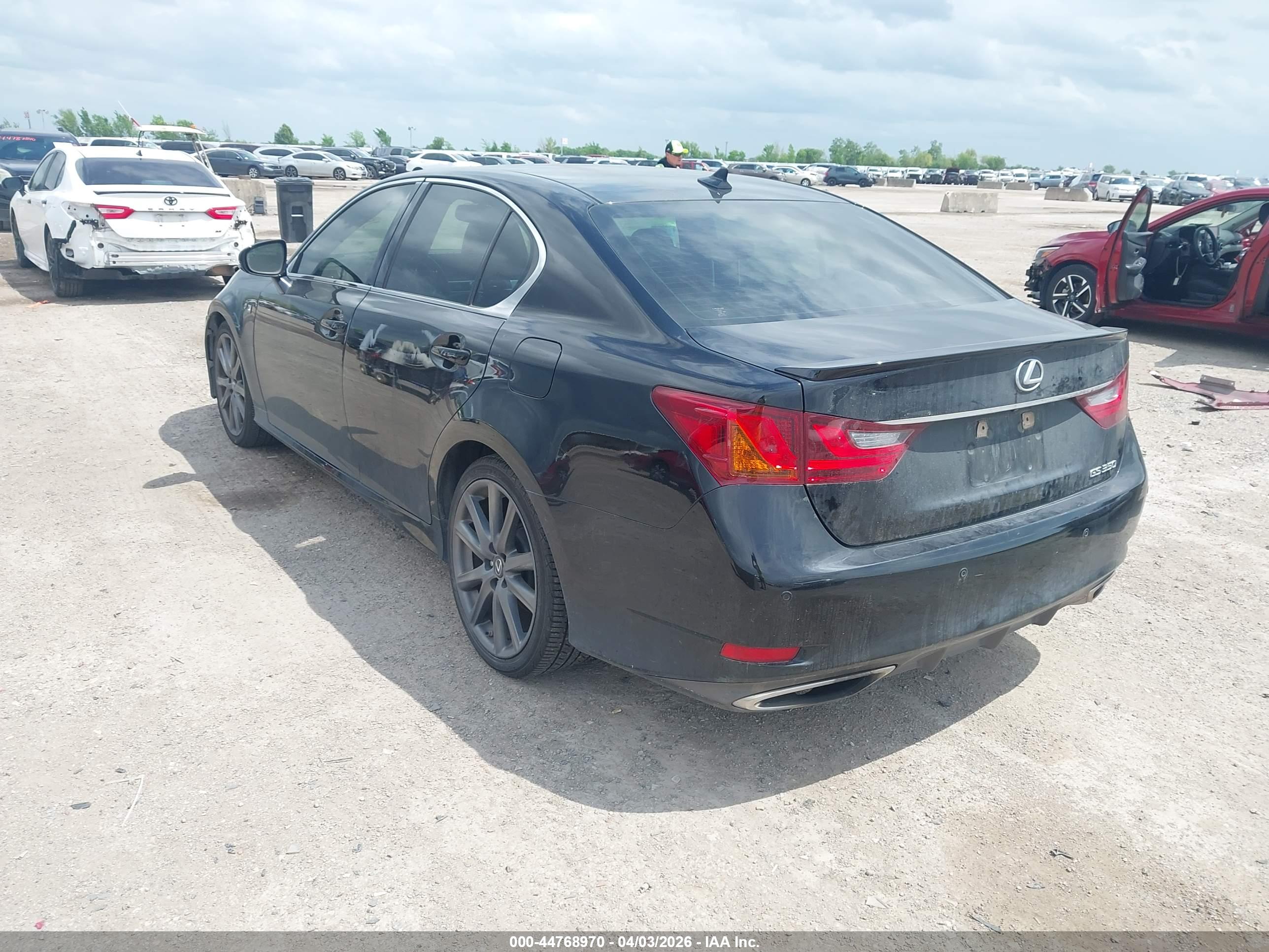 LEXUS GS image 3