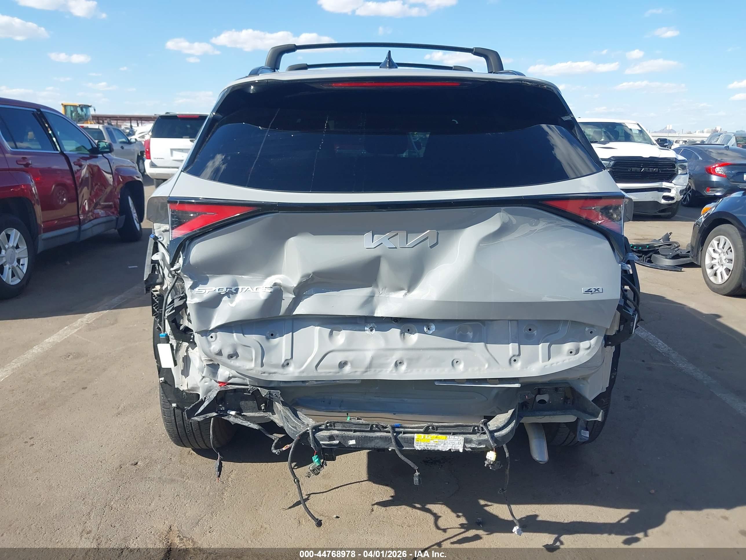 KIA SPORTAGE image 6
