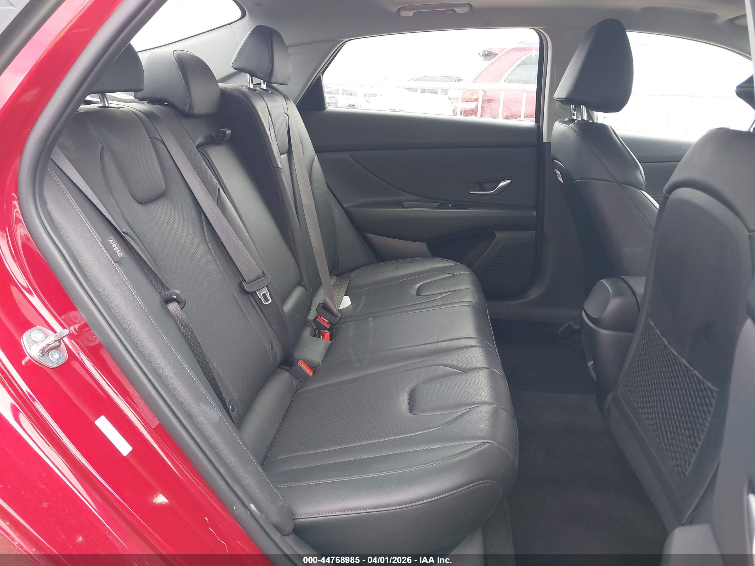 HYUNDAI ELANTRA image 8