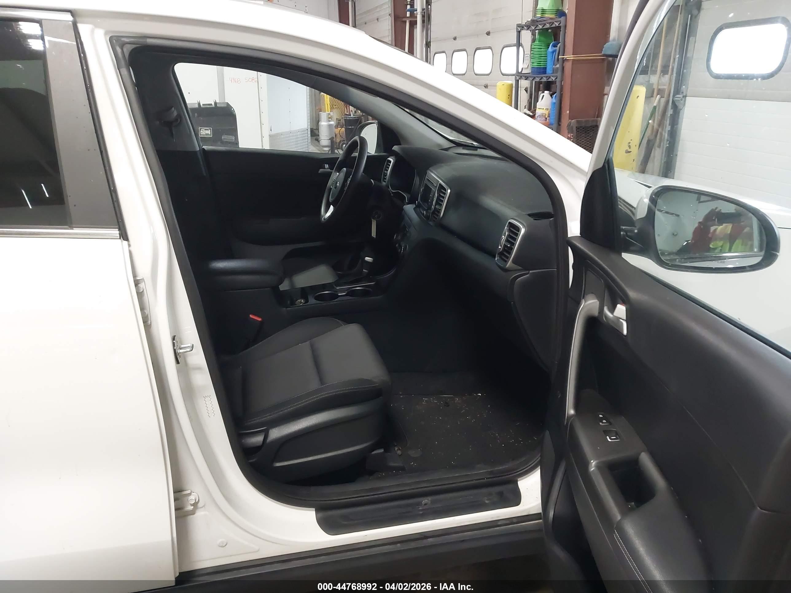 KIA SPORTAGE image 5