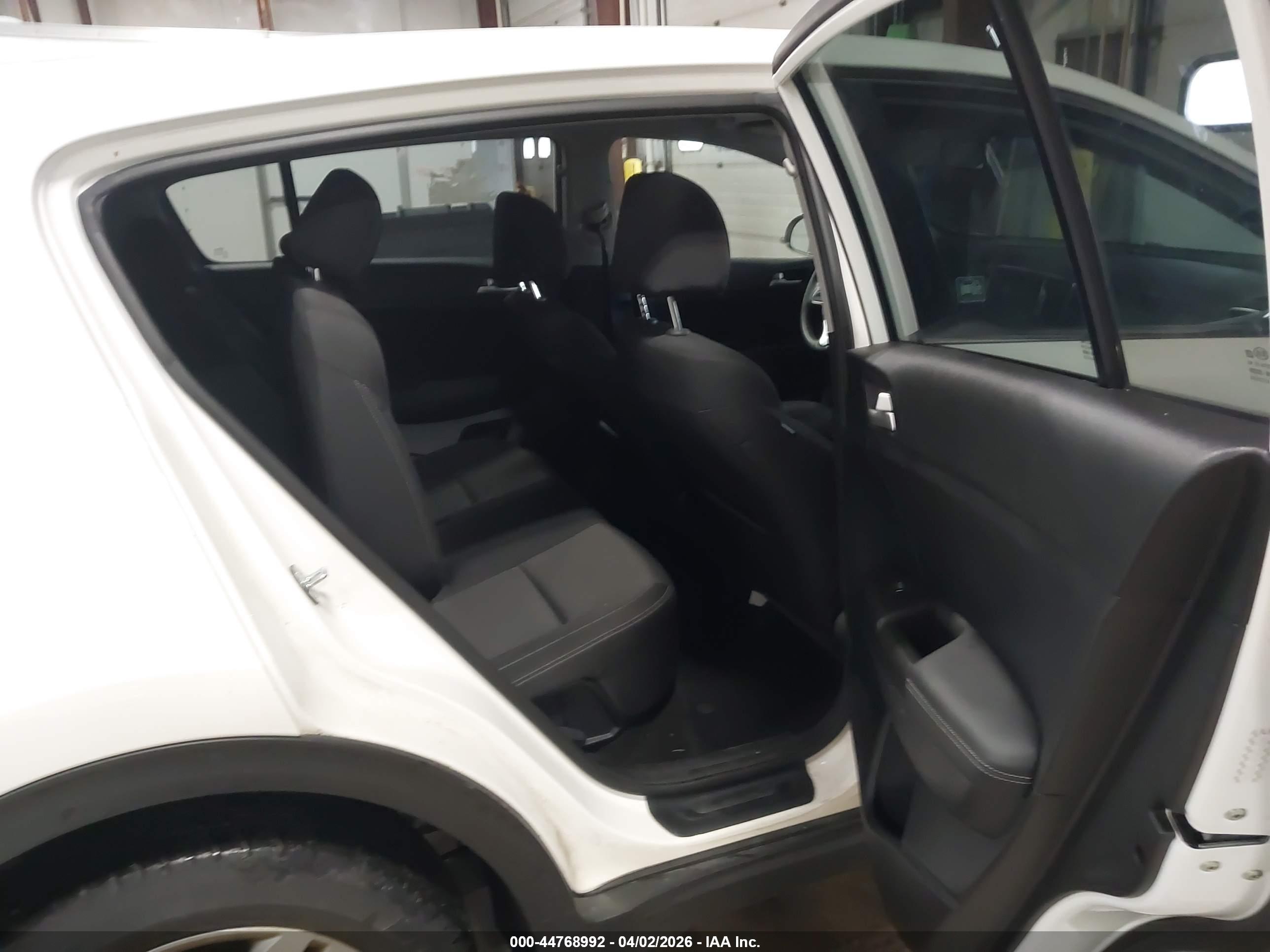 KIA SPORTAGE image 8