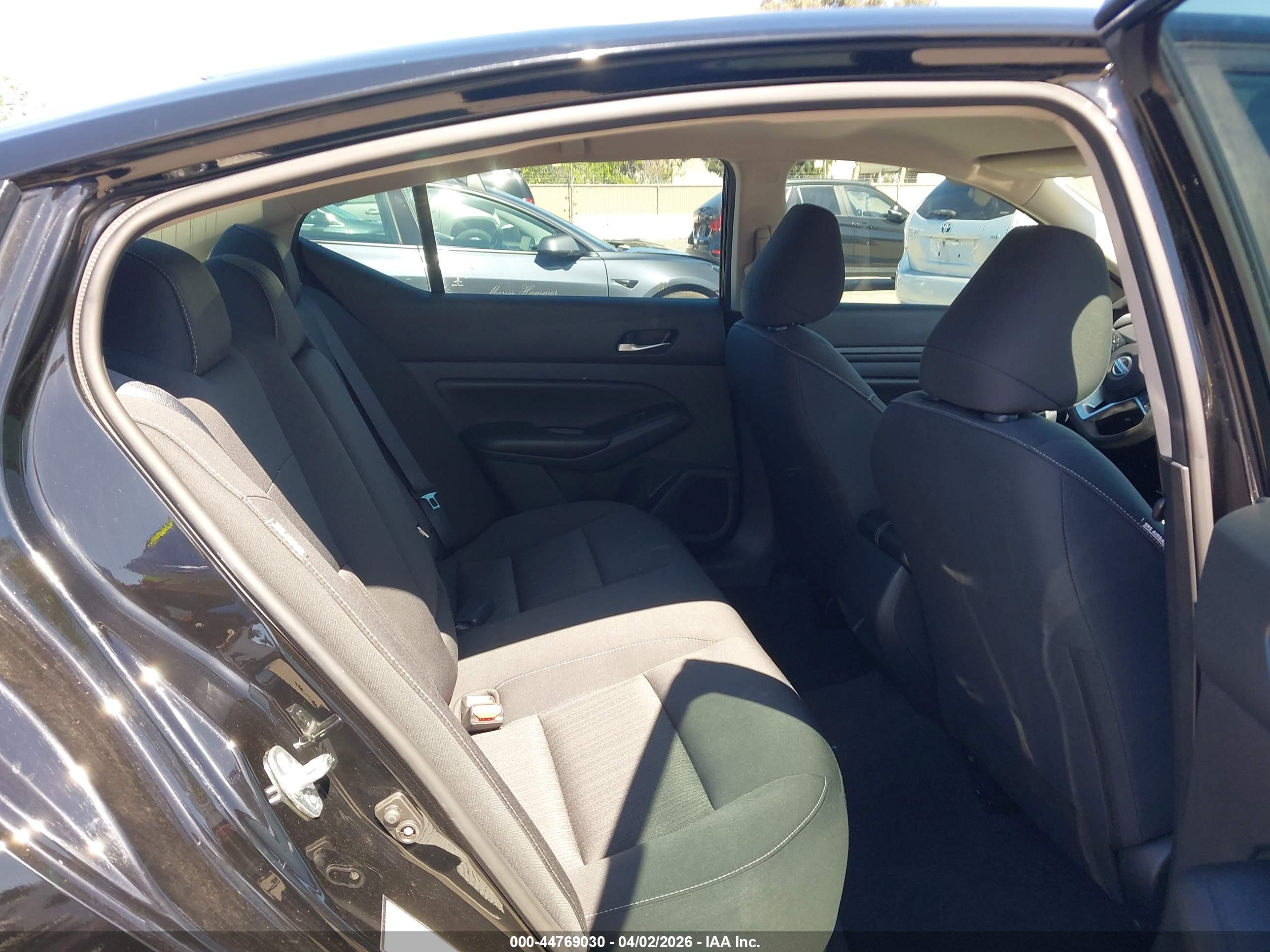 NISSAN ALTIMA image 8