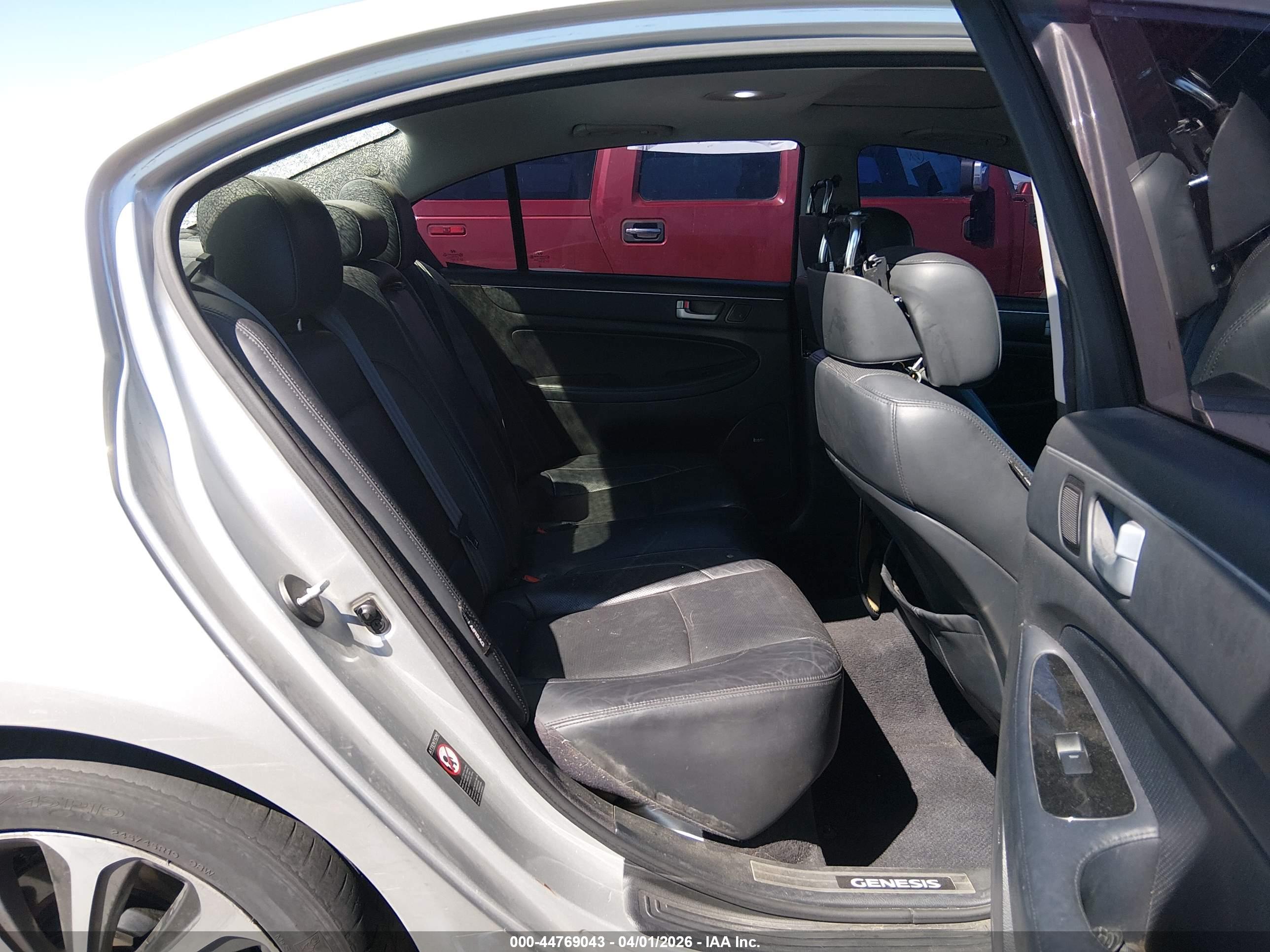 HYUNDAI GENESIS image 8