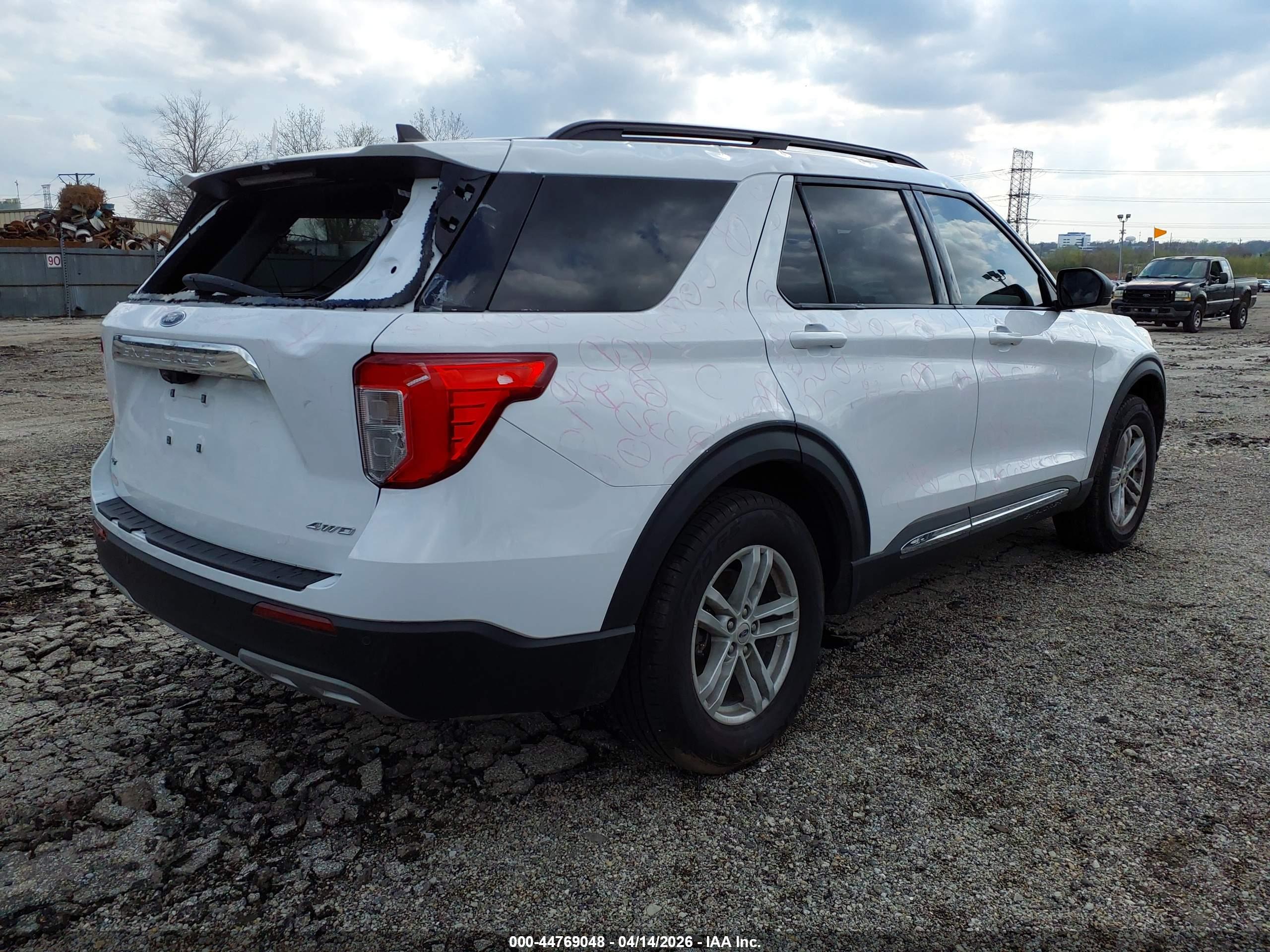 FORD EXPLORER image 4