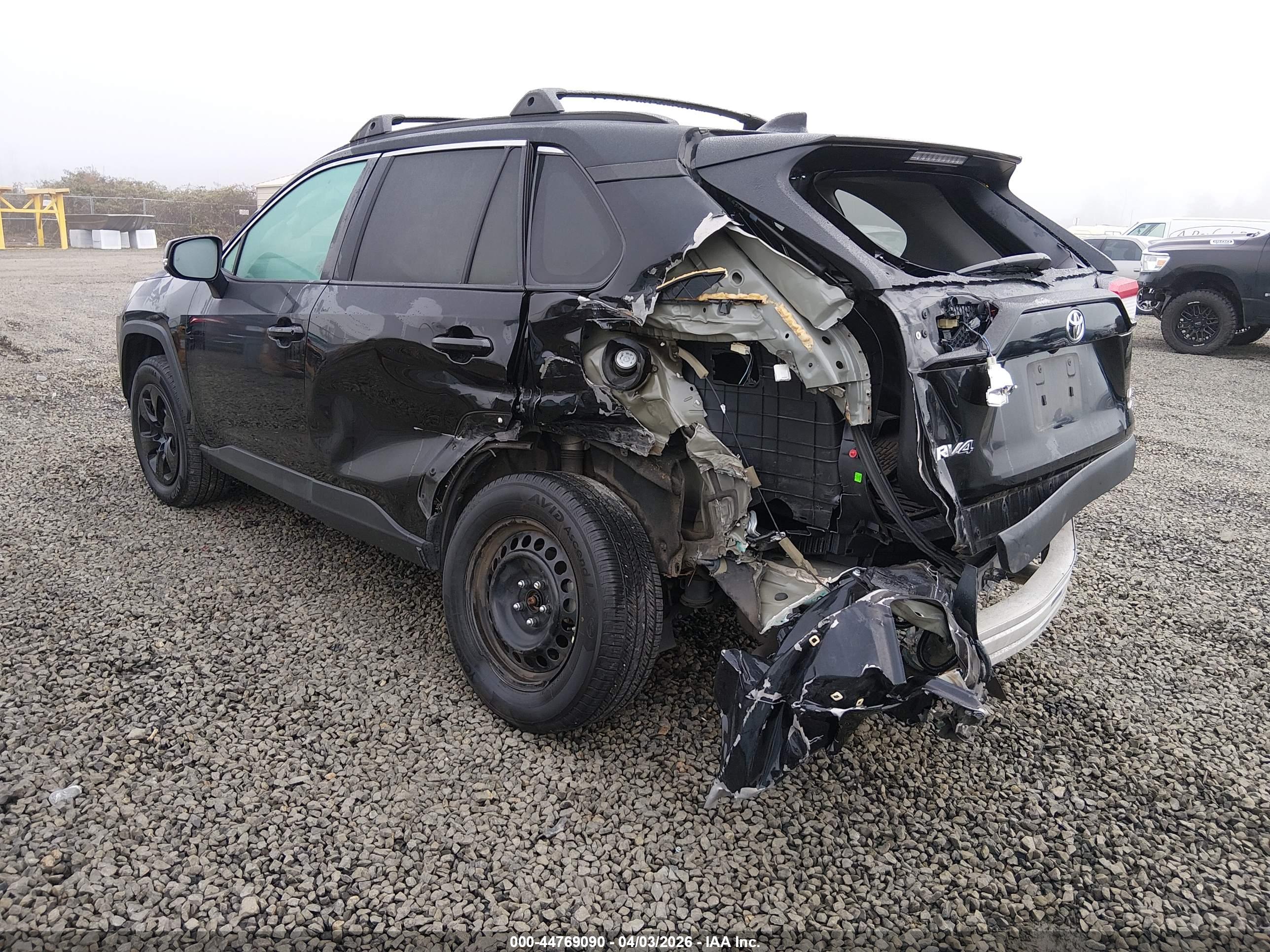 TOYOTA RAV4 image 3