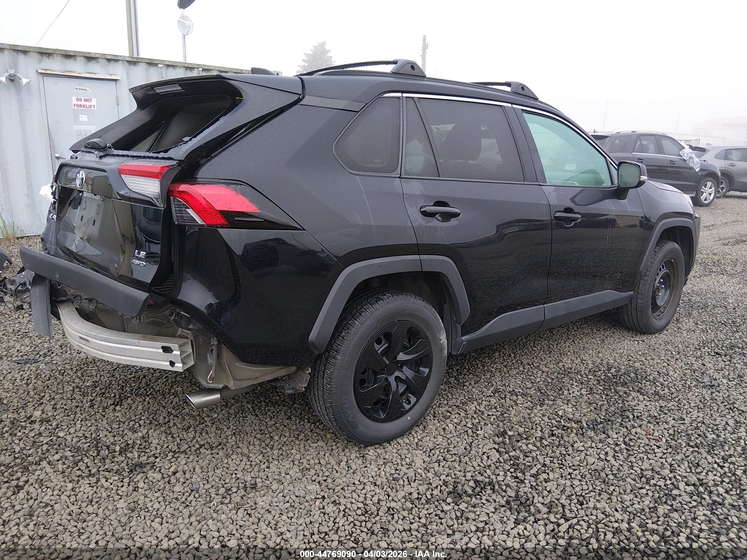 TOYOTA RAV4 image 4