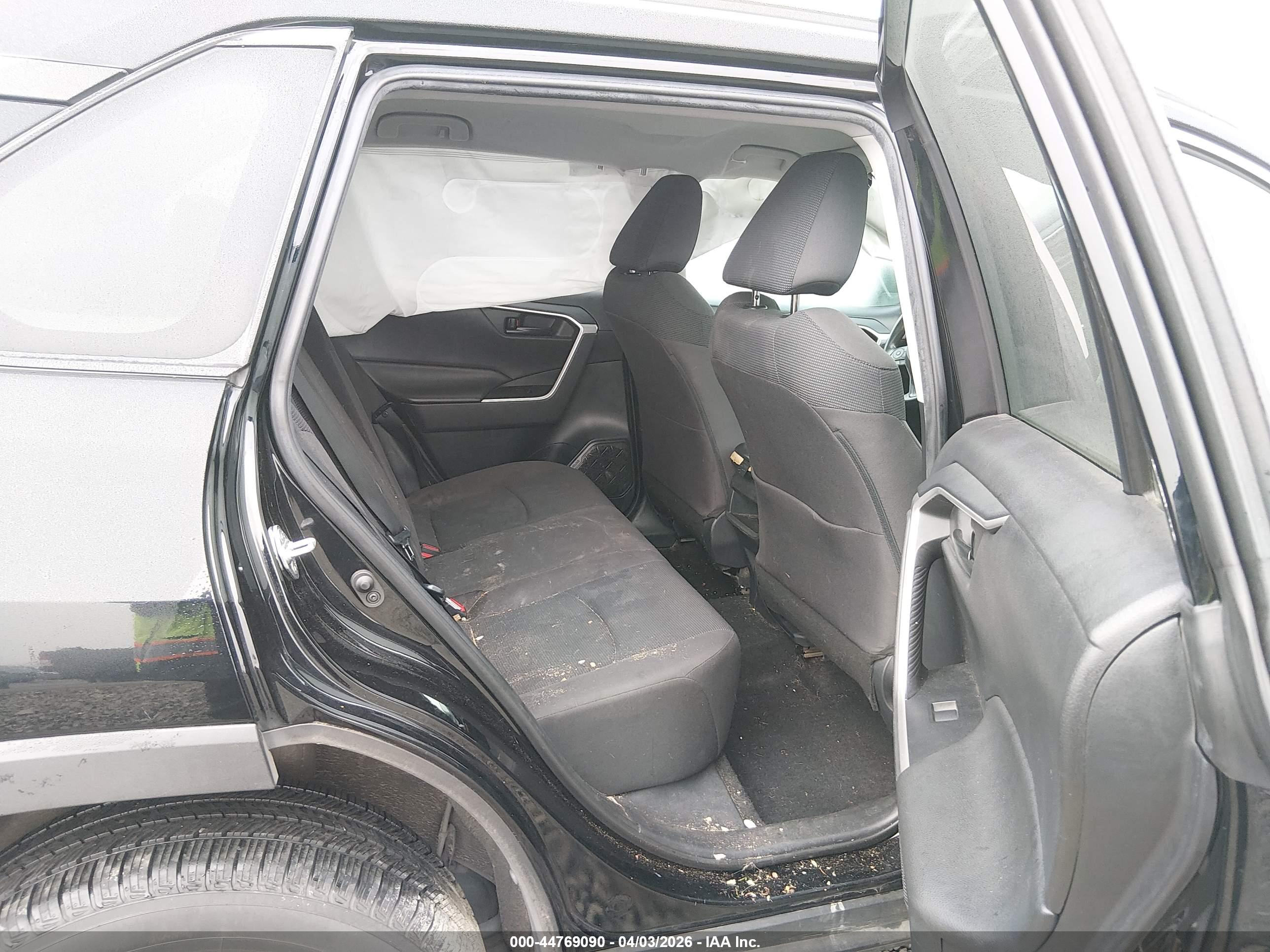 TOYOTA RAV4 image 8