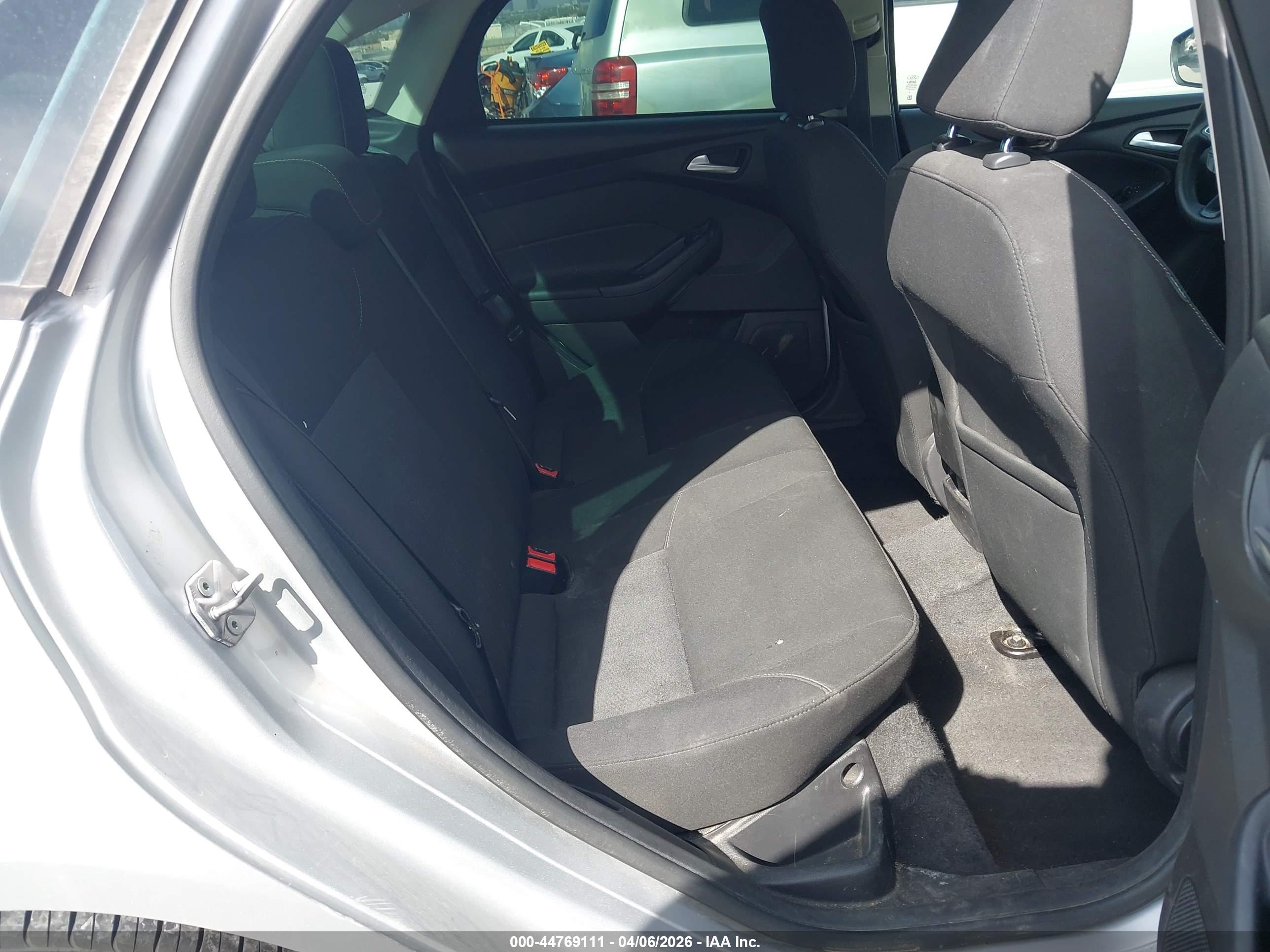 FORD FOCUS image 8