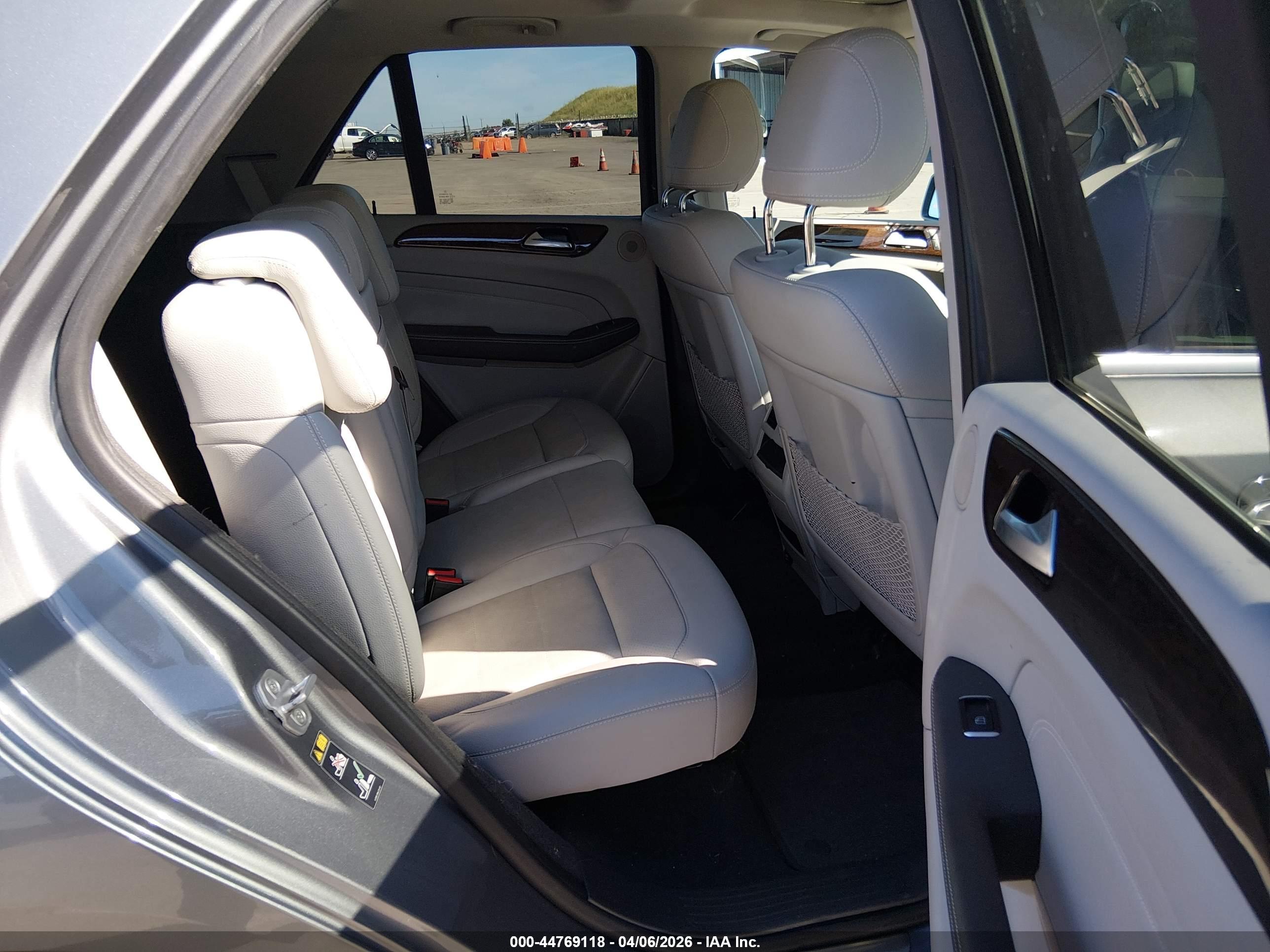 MERCEDES-BENZ ML image 8