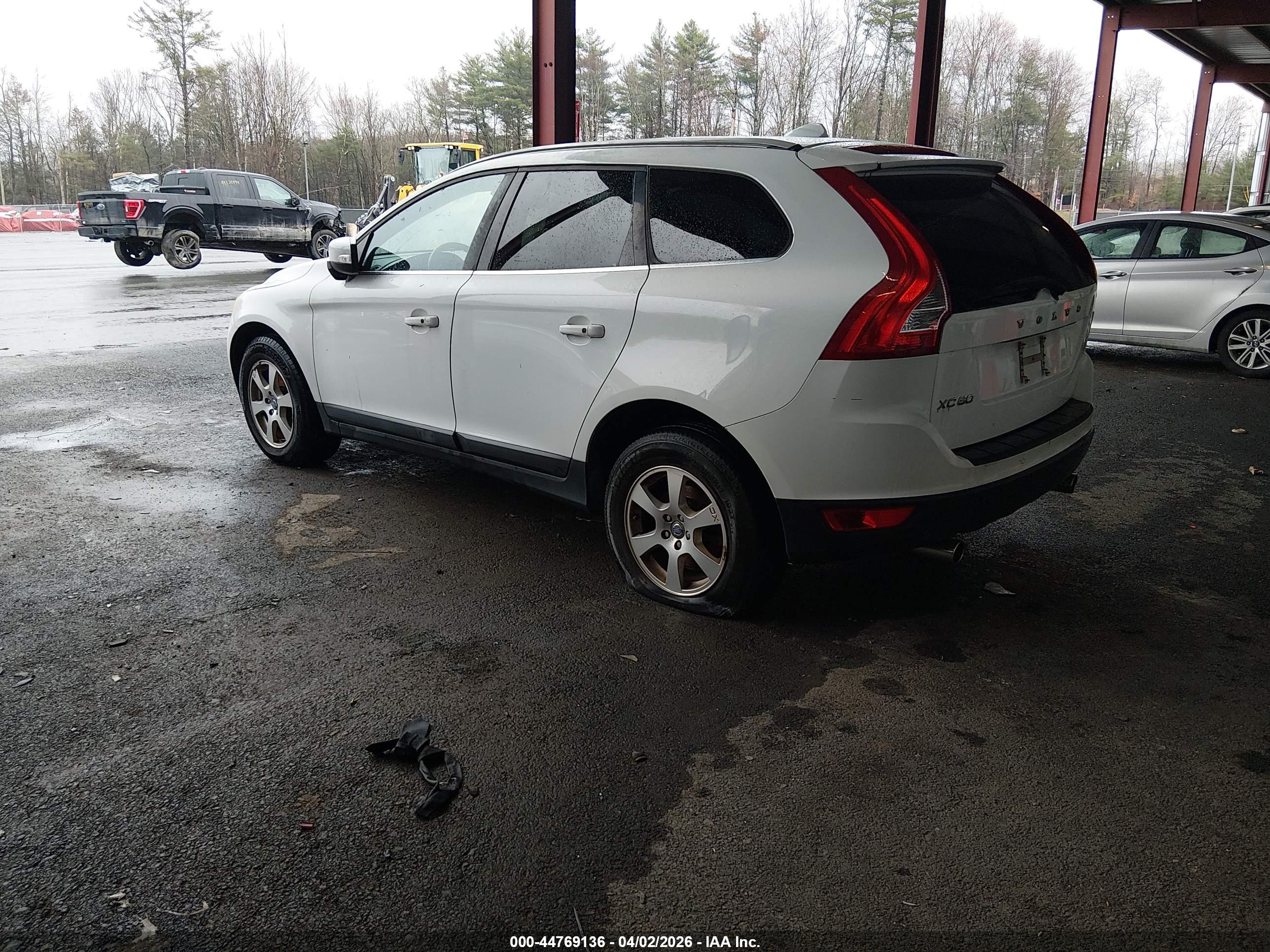 VOLVO XC60 image 3