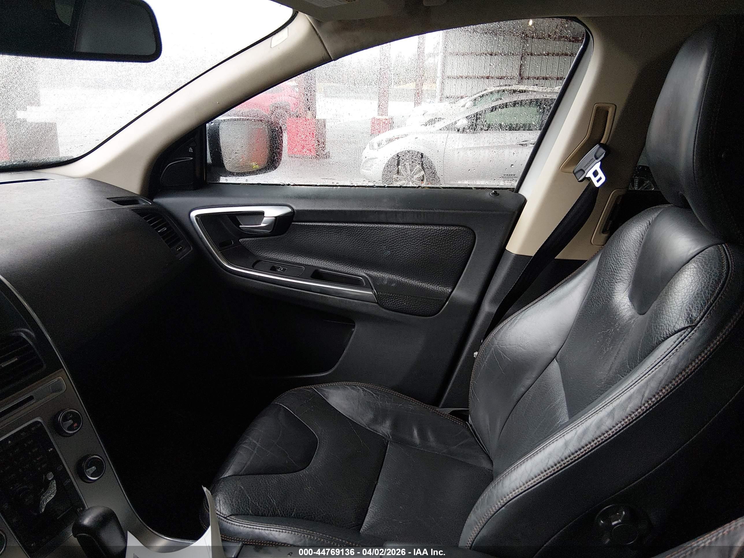 VOLVO XC60 image 5