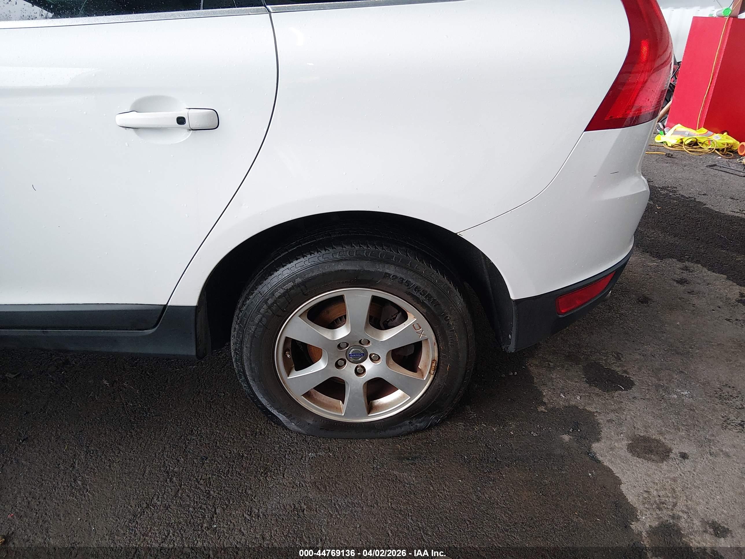 VOLVO XC60 image 6