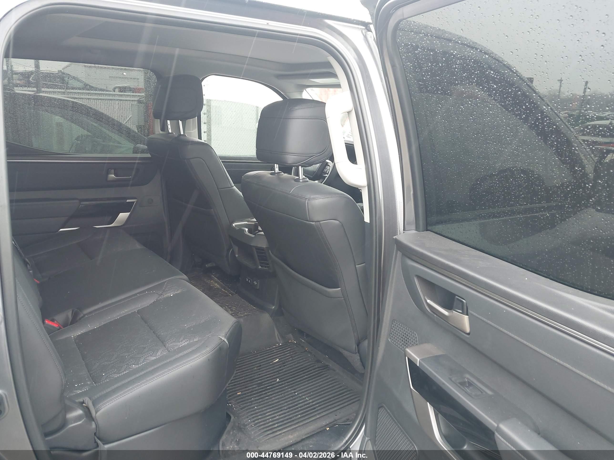 TOYOTA TUNDRA image 8