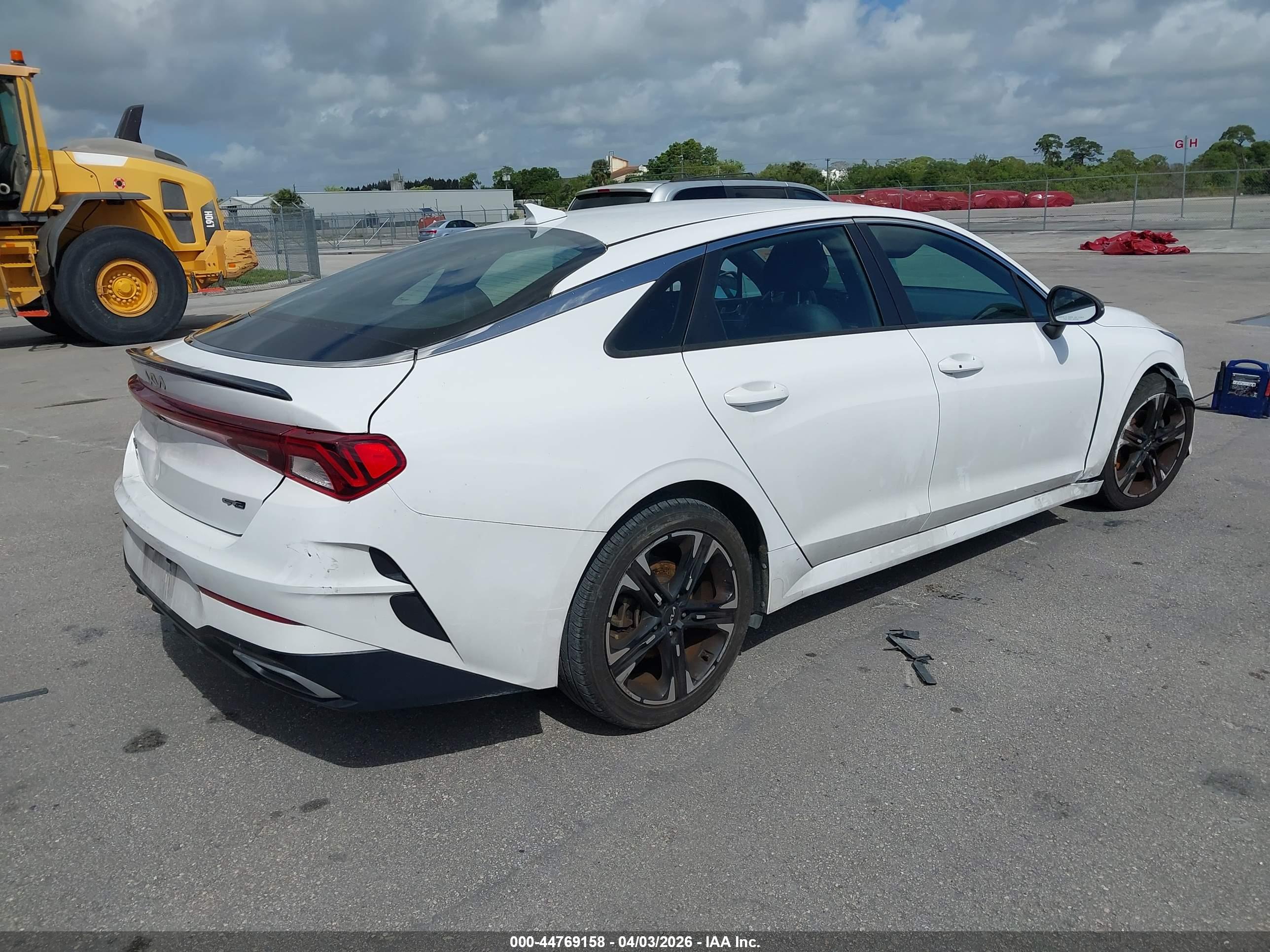 KIA K5 image 4